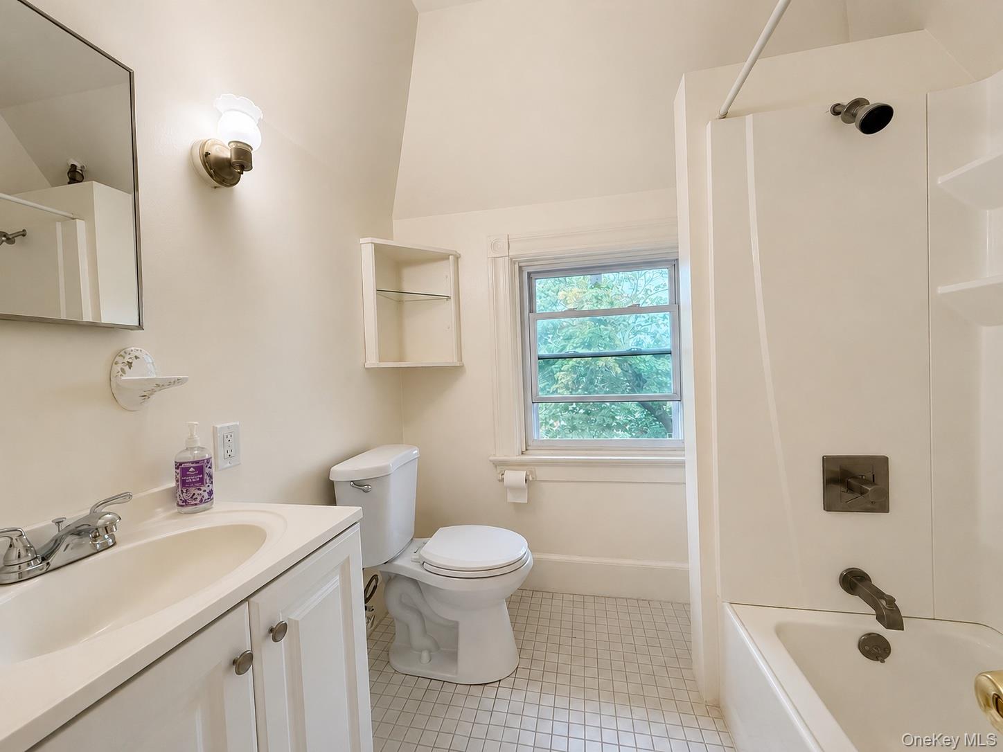 66 N Broadway 8 Property Photo 3