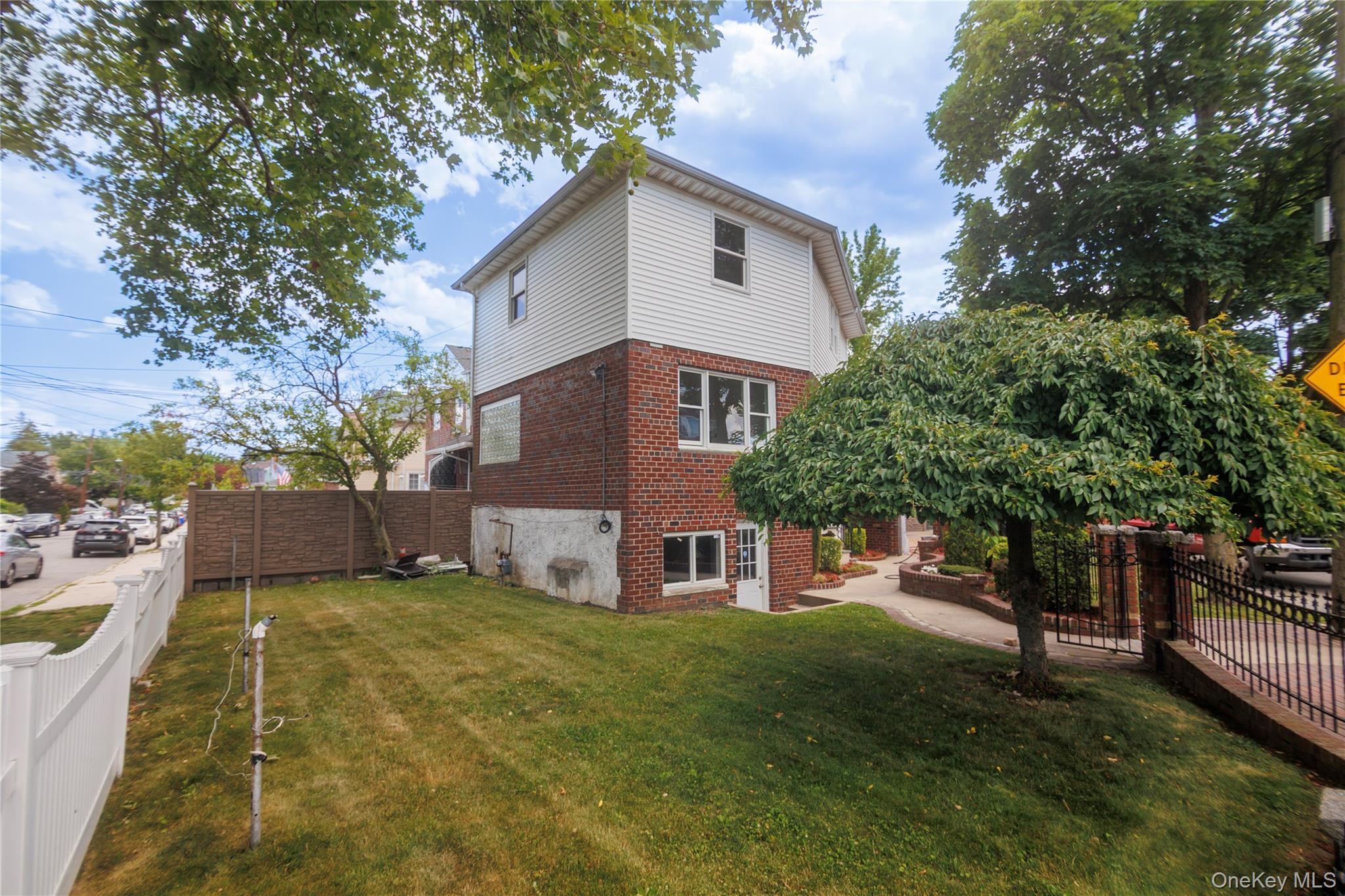 1340 Siegfried Place Property Photo 2