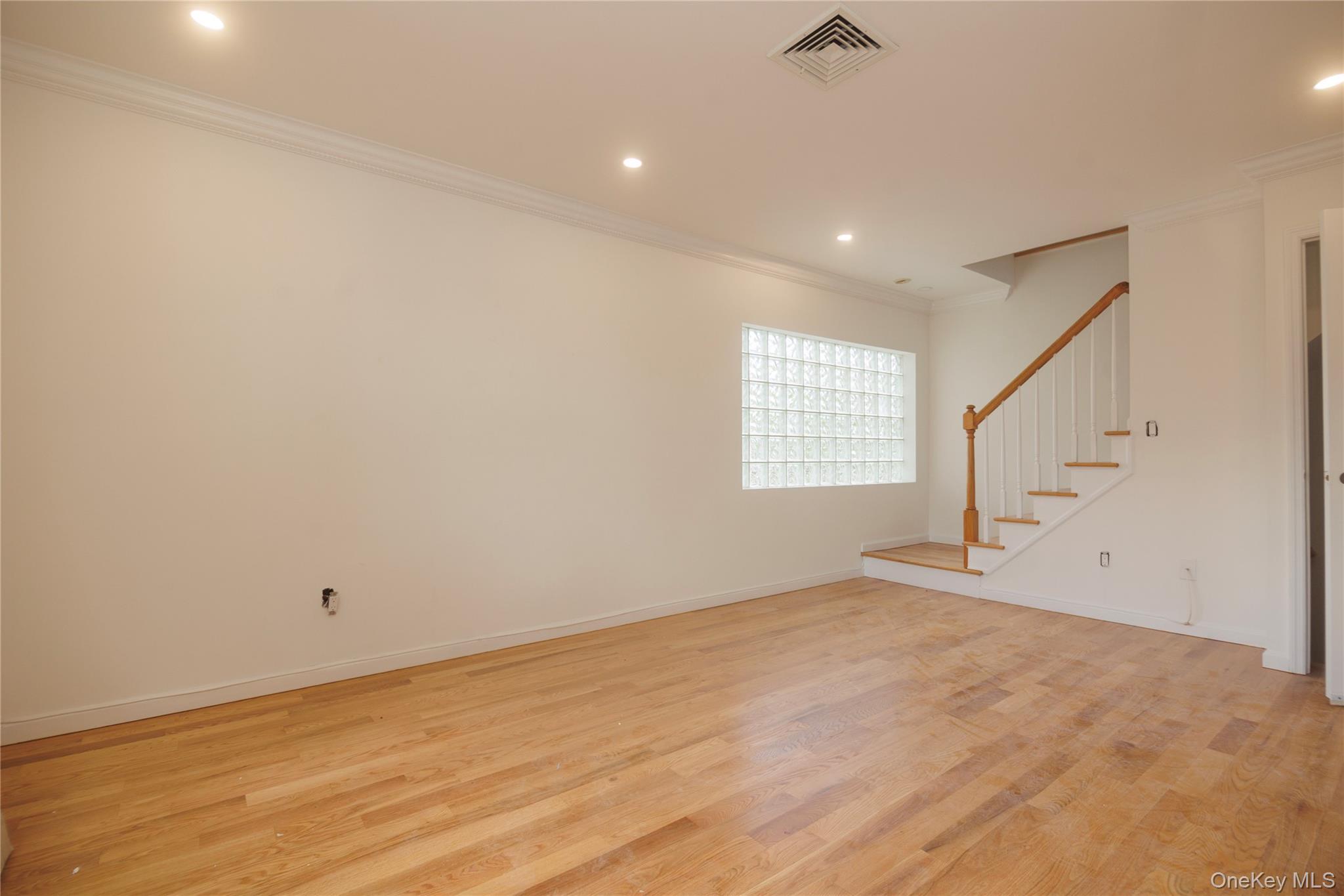 1340 Siegfried Place Property Photo 3