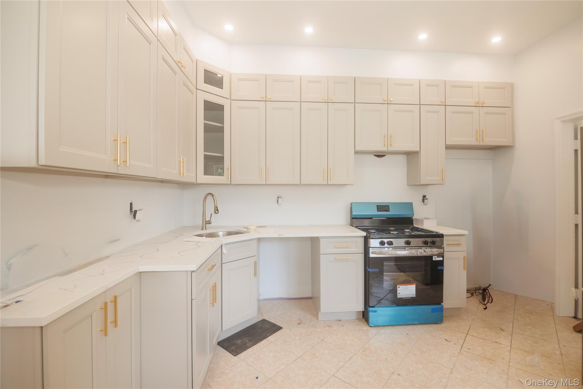1340 Siegfried Place Property Photo 14