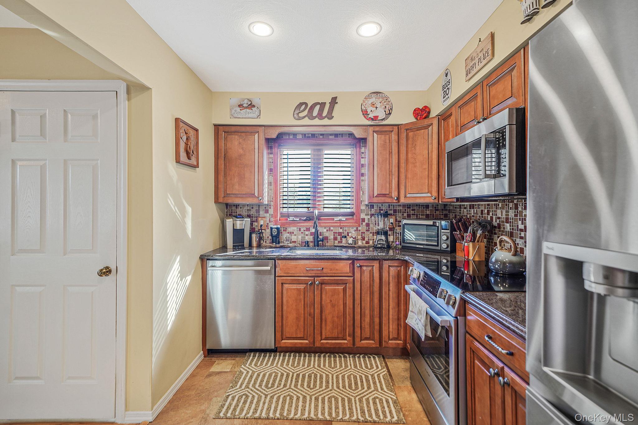 6 Hillside Road Property Photo 9