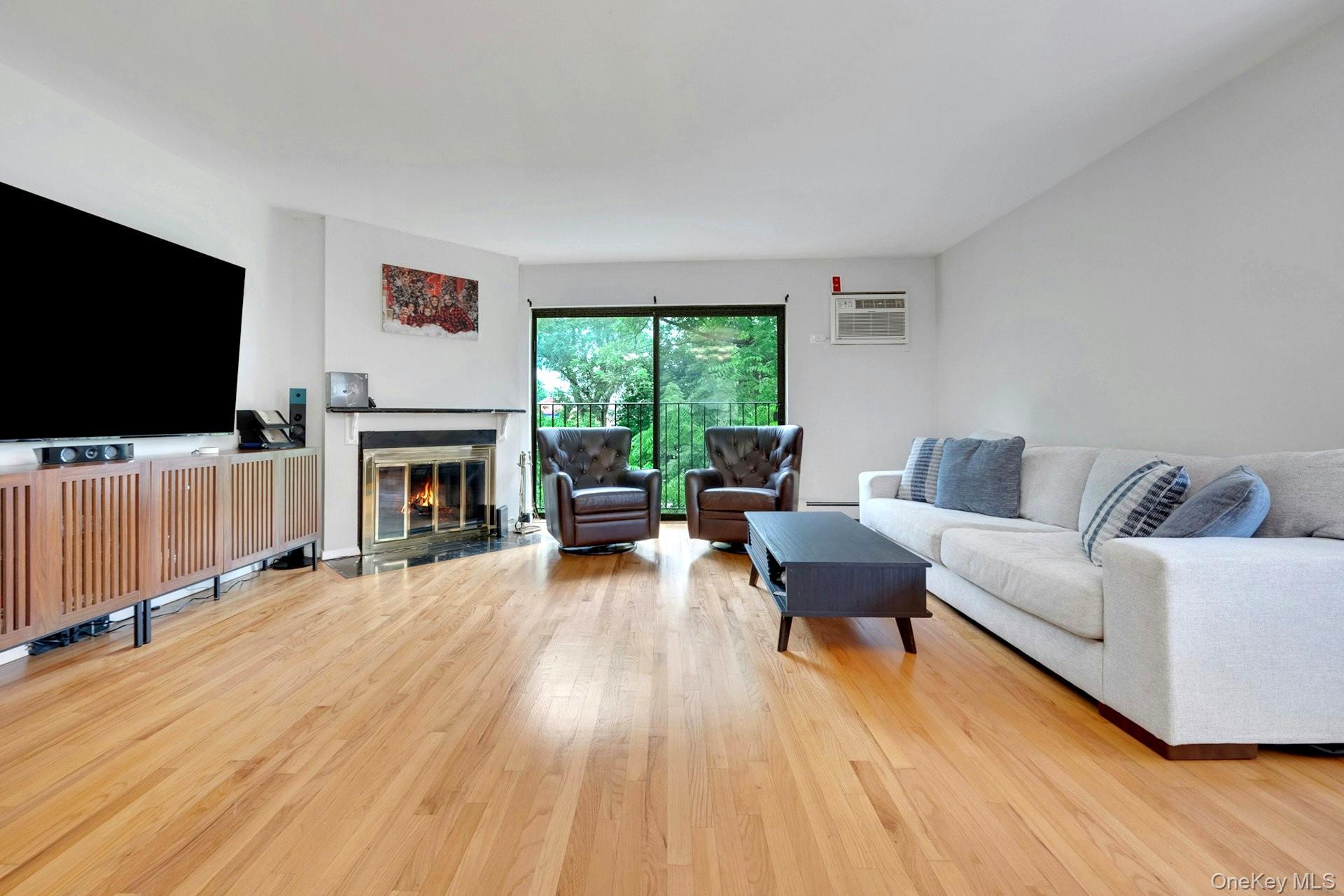 492 N Broadway 10 Property Photo 6
