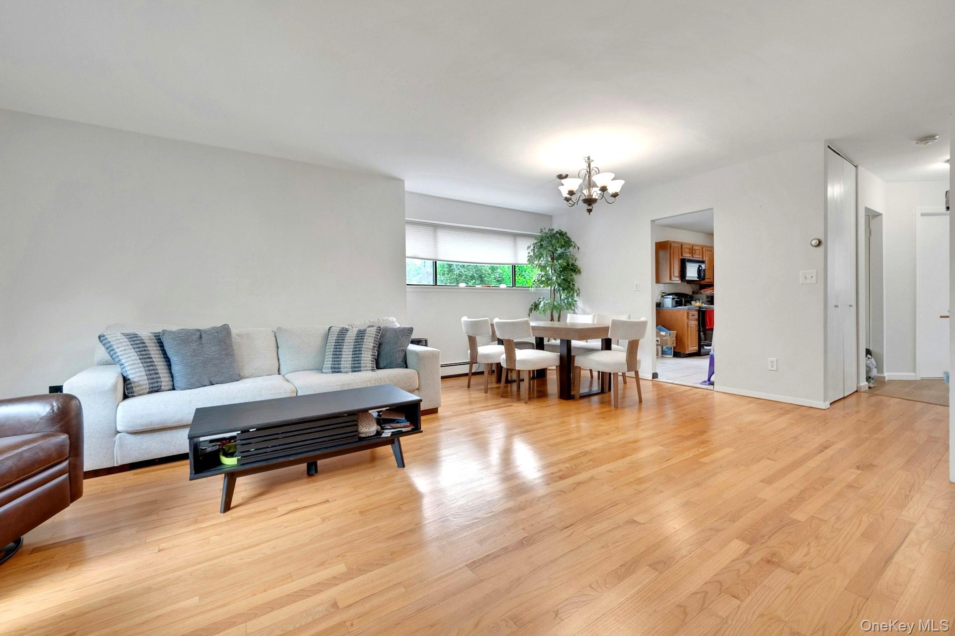 492 N Broadway 10 Property Photo 8