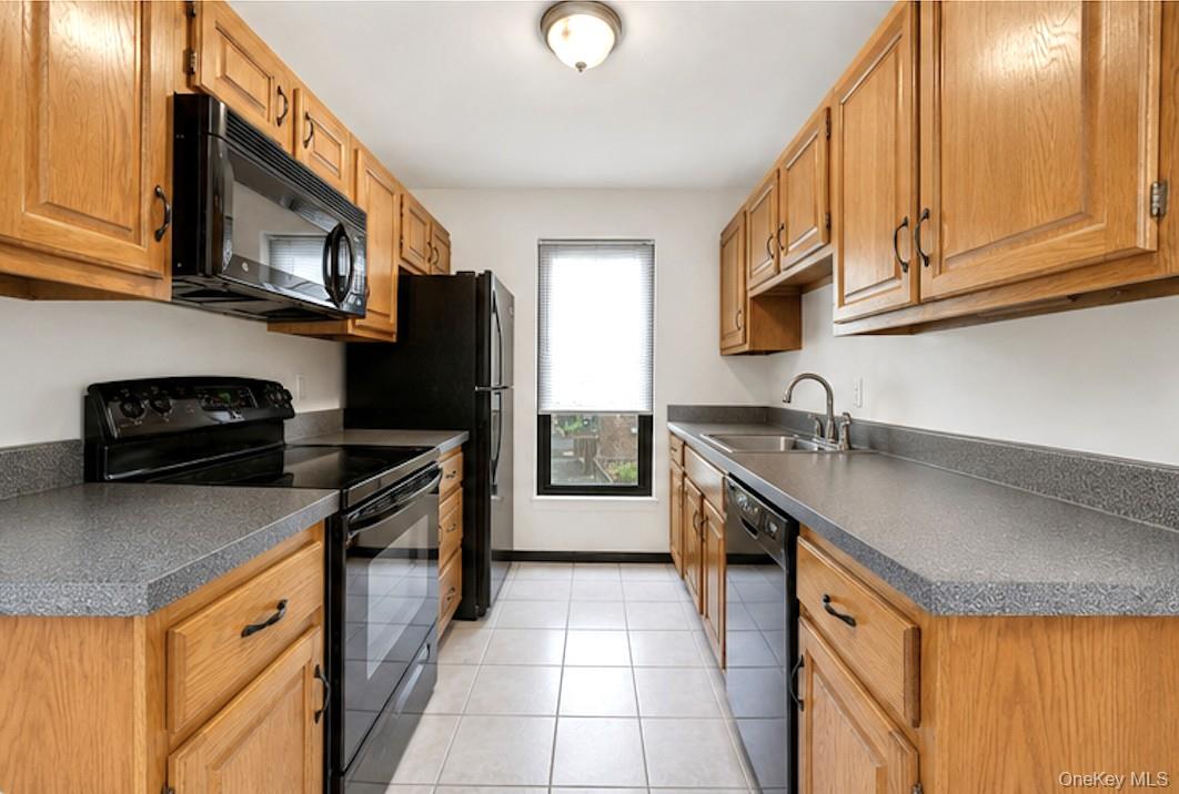 492 N Broadway 10 Property Photo 12
