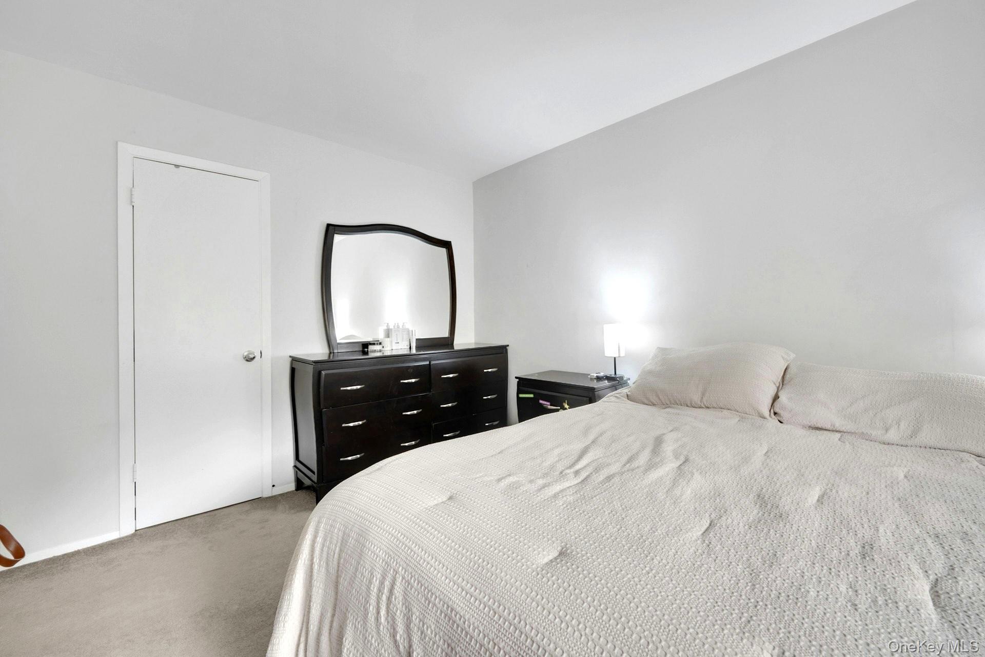 492 N Broadway 10 Property Photo 20