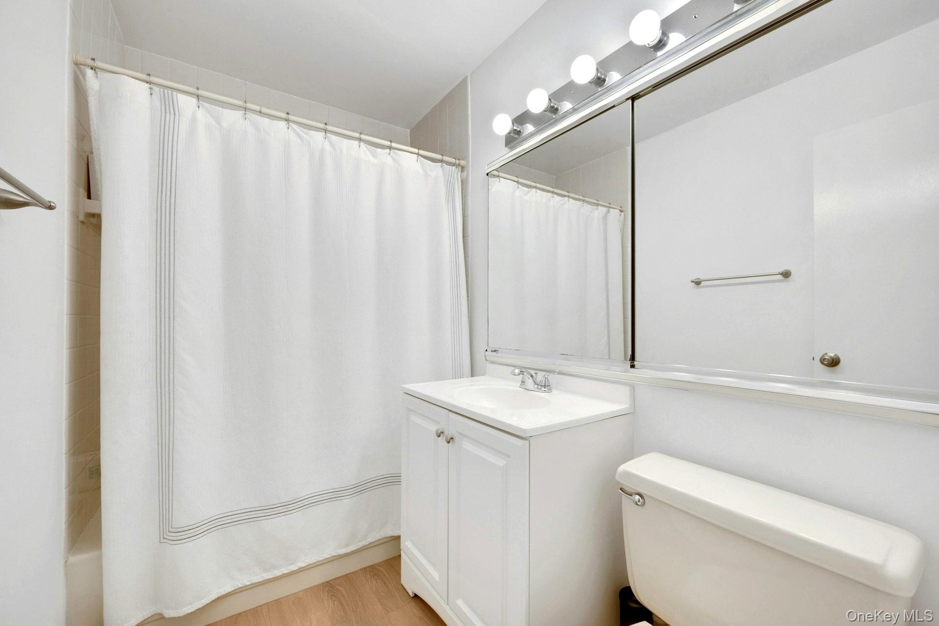 492 N Broadway 10 Property Photo 21
