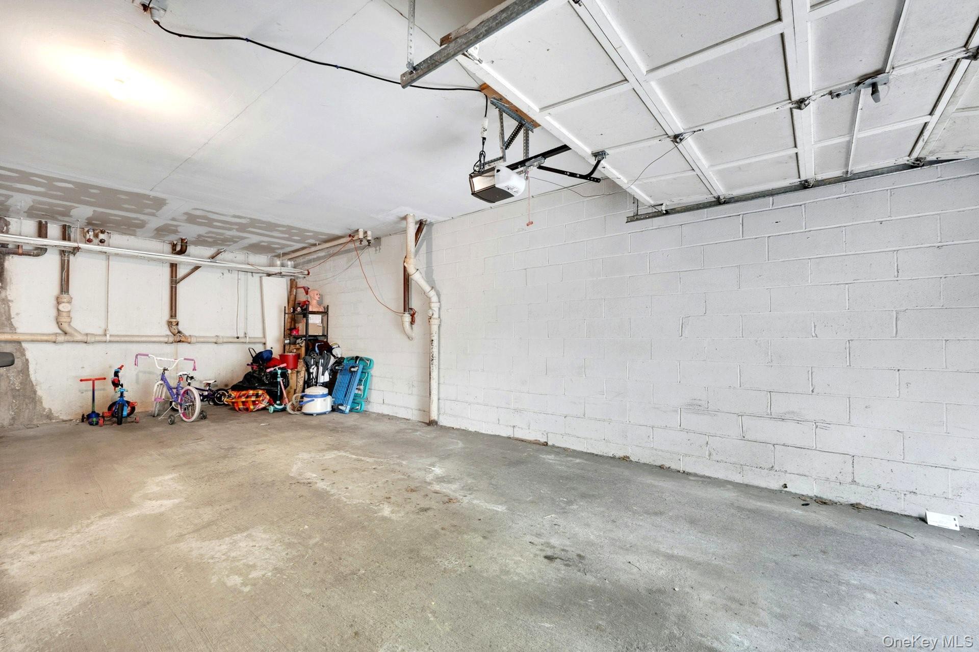 492 N Broadway 10 Property Photo 25