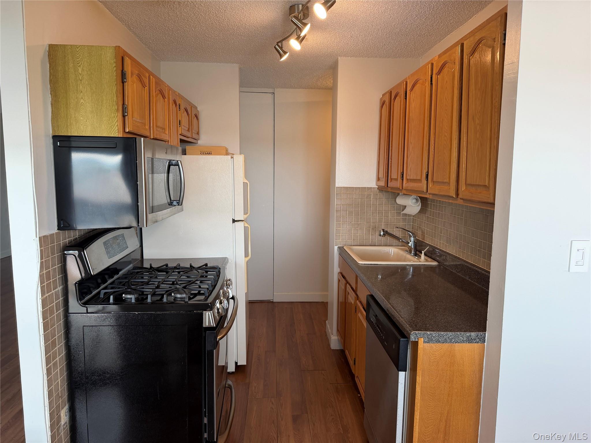 2 Bay Club Drive 7y Property Photo 2