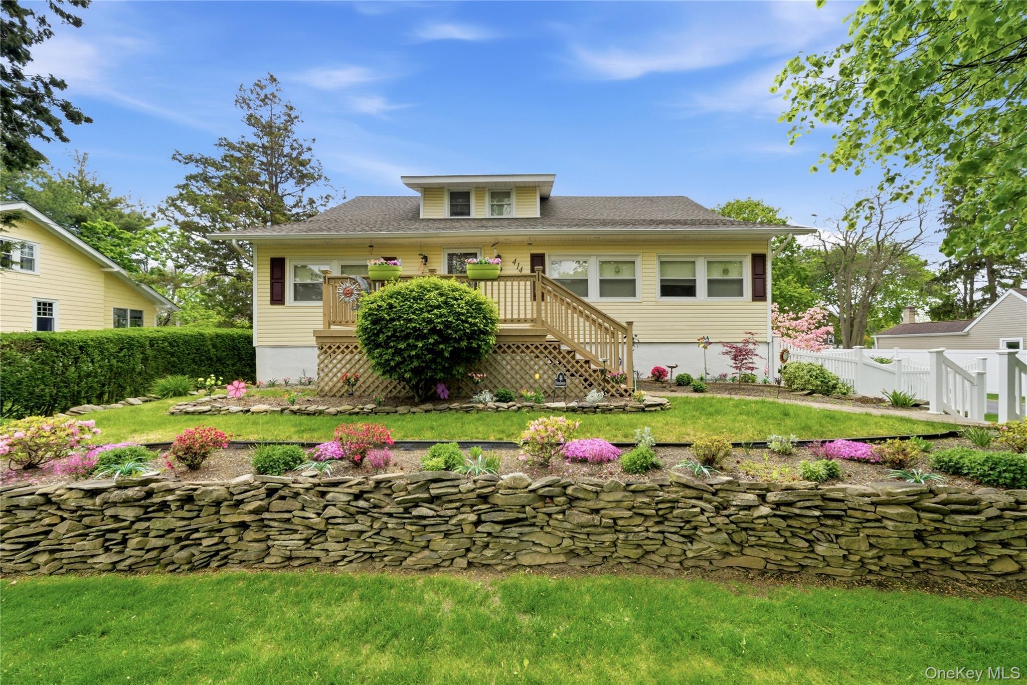 414 Potter Boulevard Property Photo 1