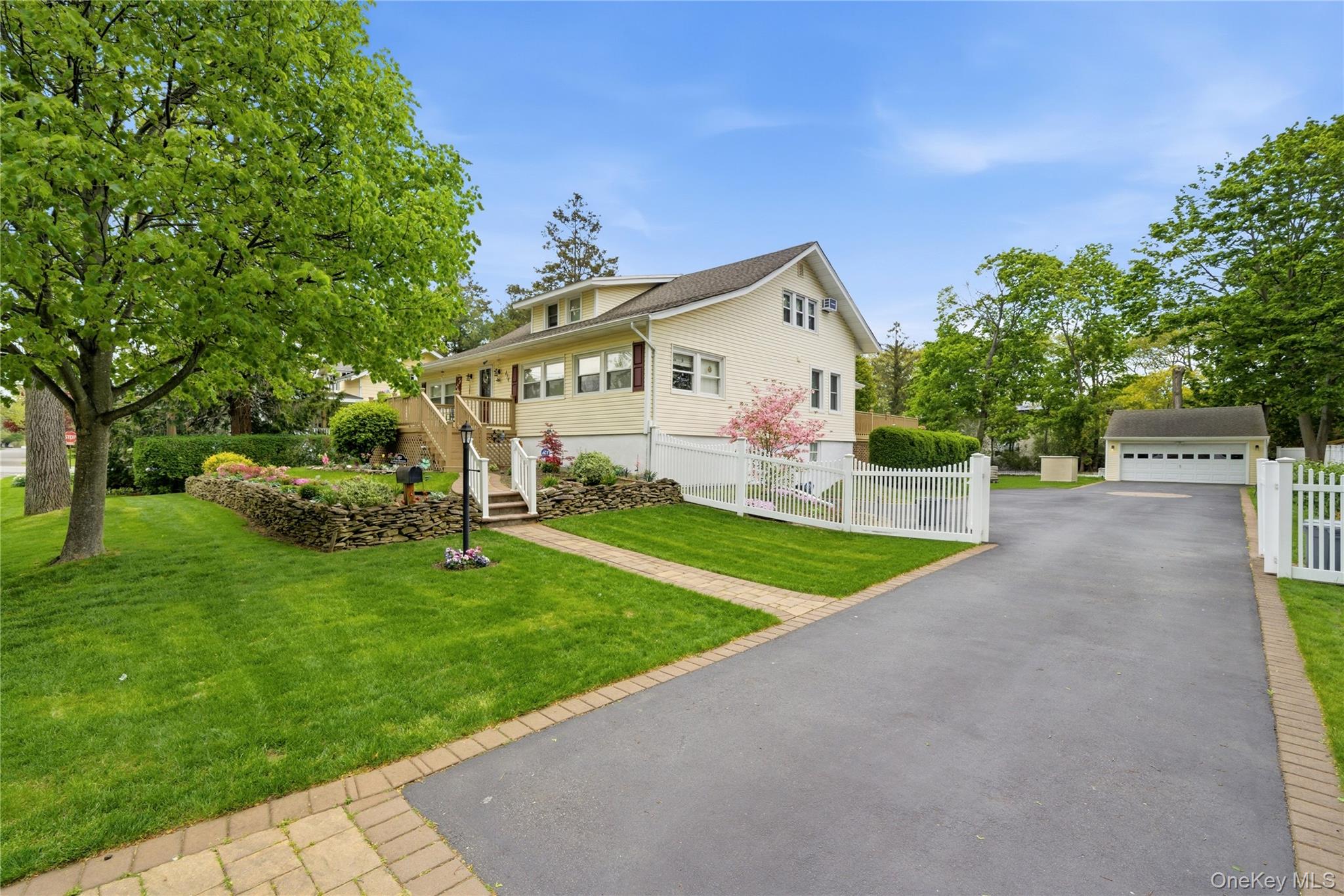 414 Potter Boulevard Property Photo 3