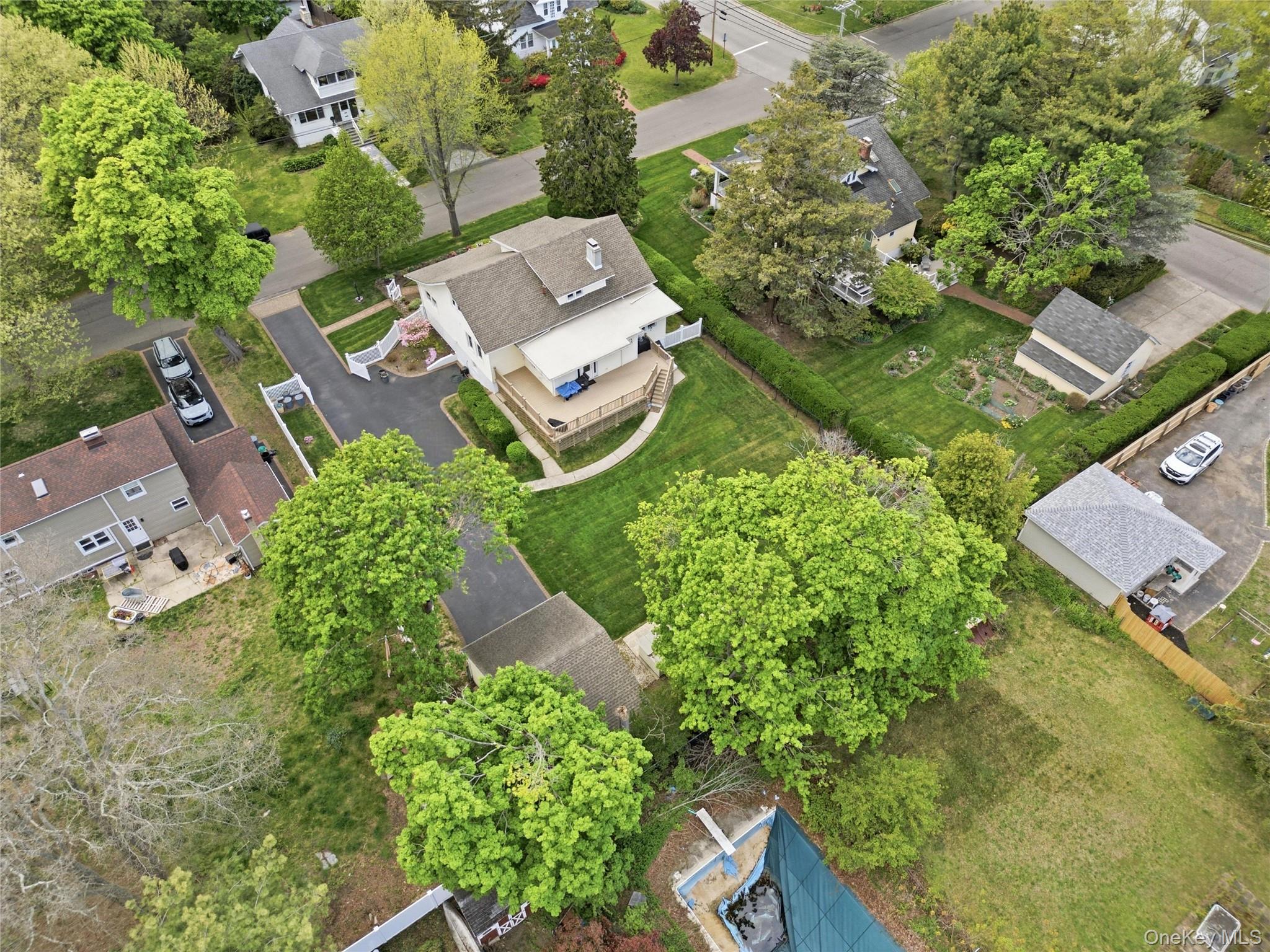 414 Potter Boulevard Property Photo 6