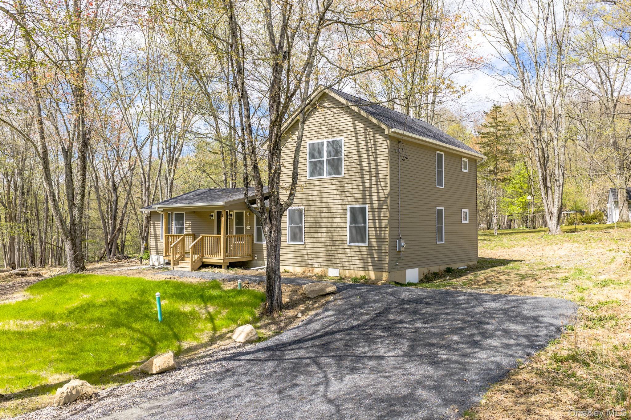 24 Farmingdale Lane Property Photo 2