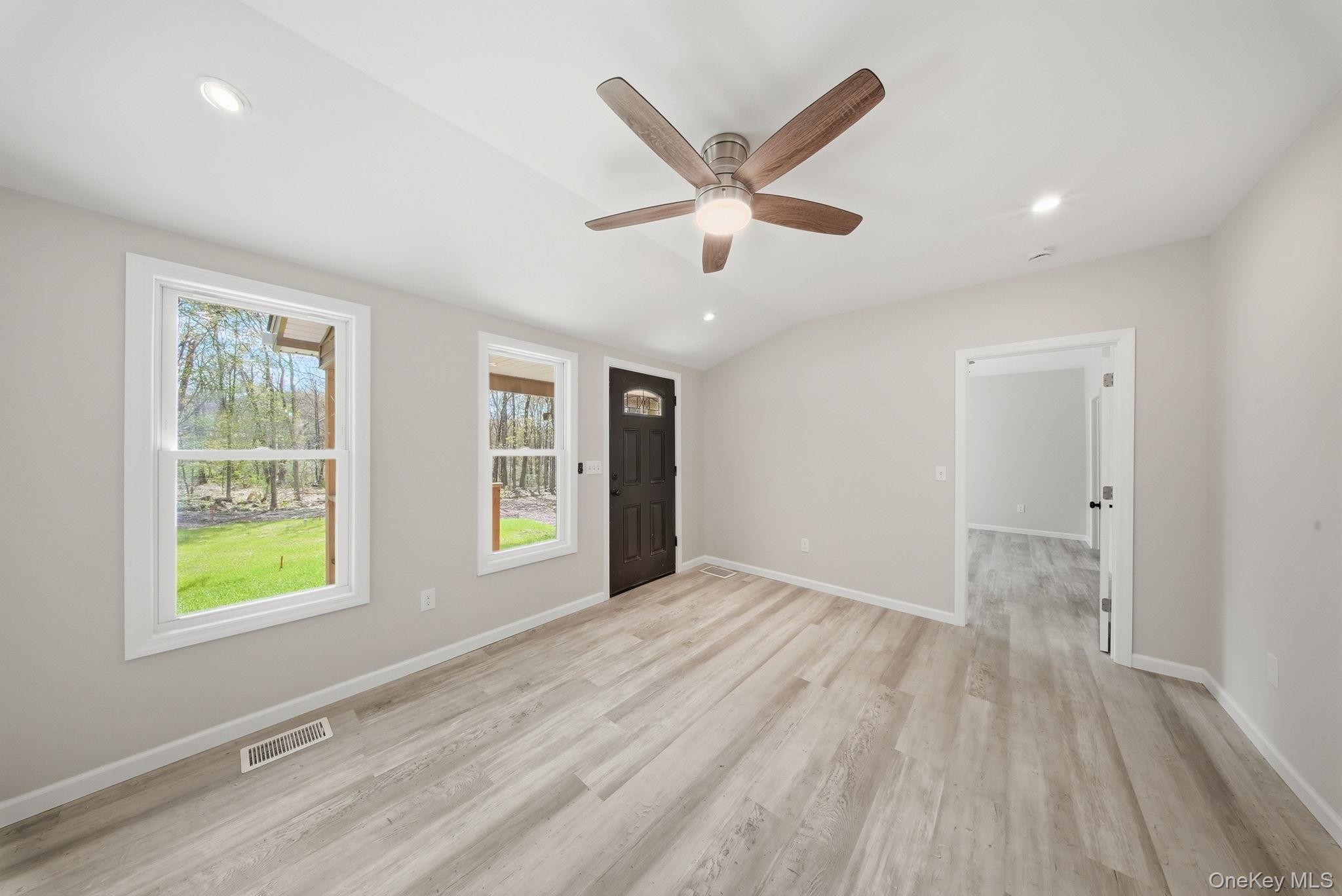 24 Farmingdale Lane Property Photo 3