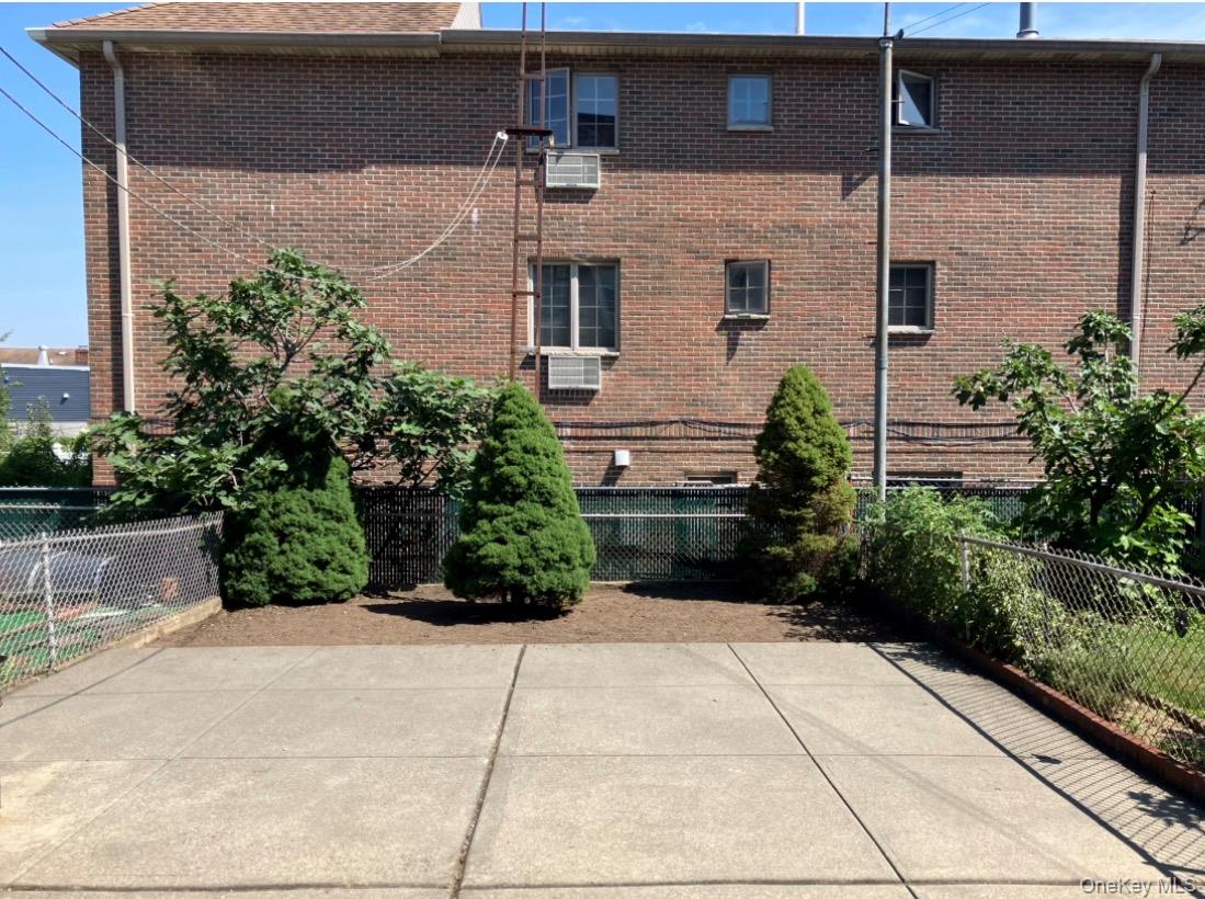 83-32 60th Avenue Property Photo 17