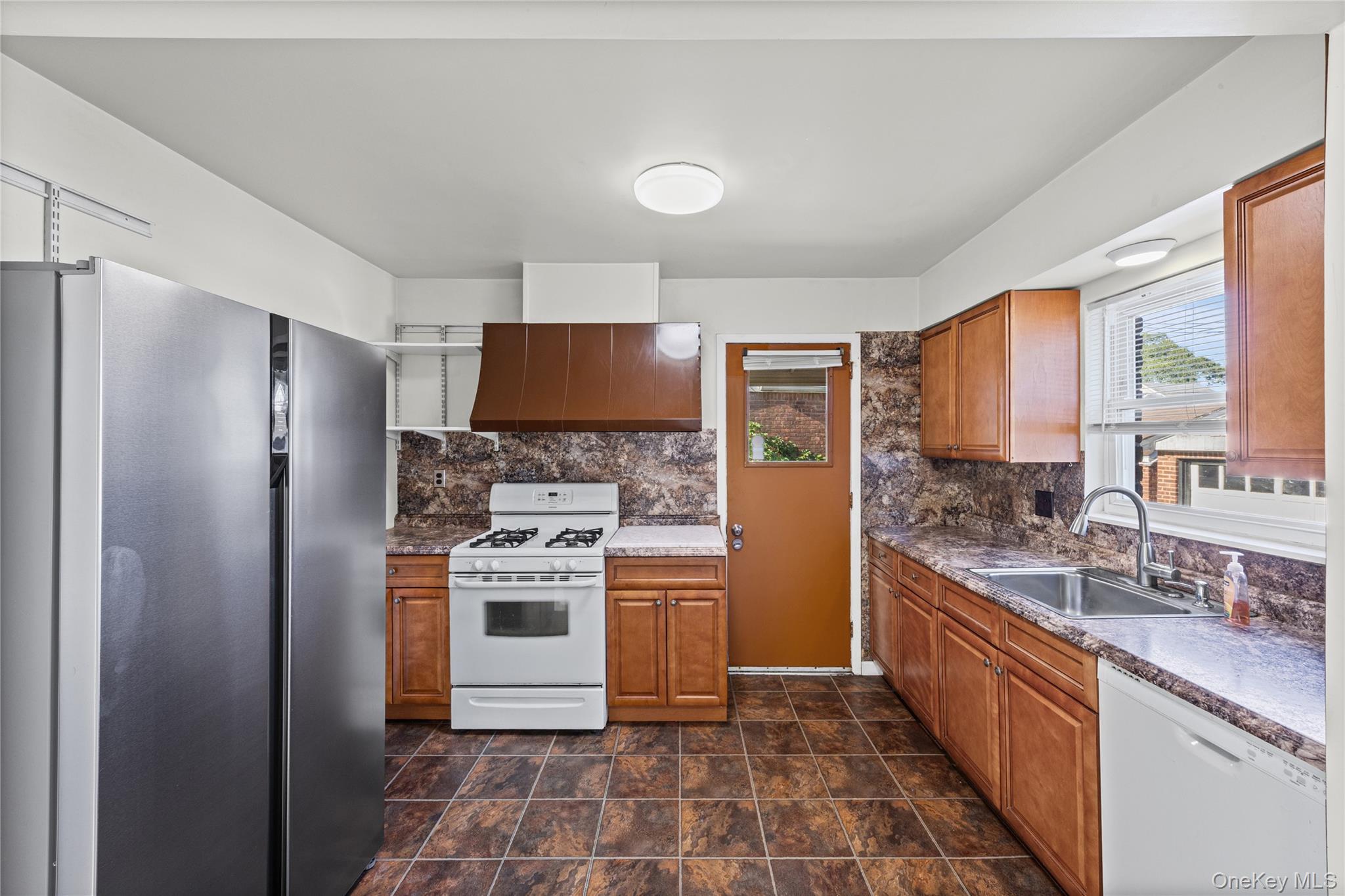 6 Grenville Court Property Photo 6