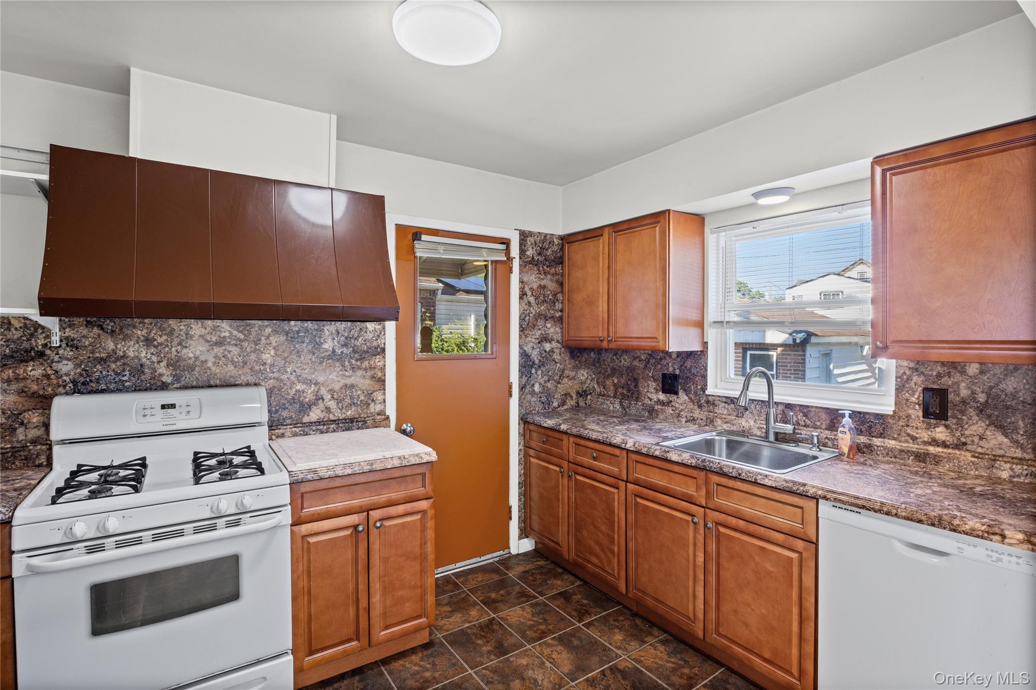 6 Grenville Court Property Photo 7