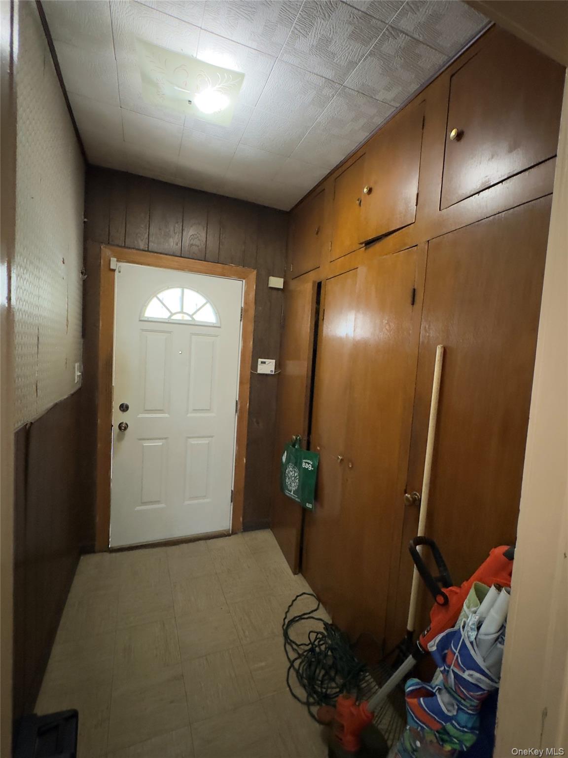 2042 Colonial Avenue Property Photo 14