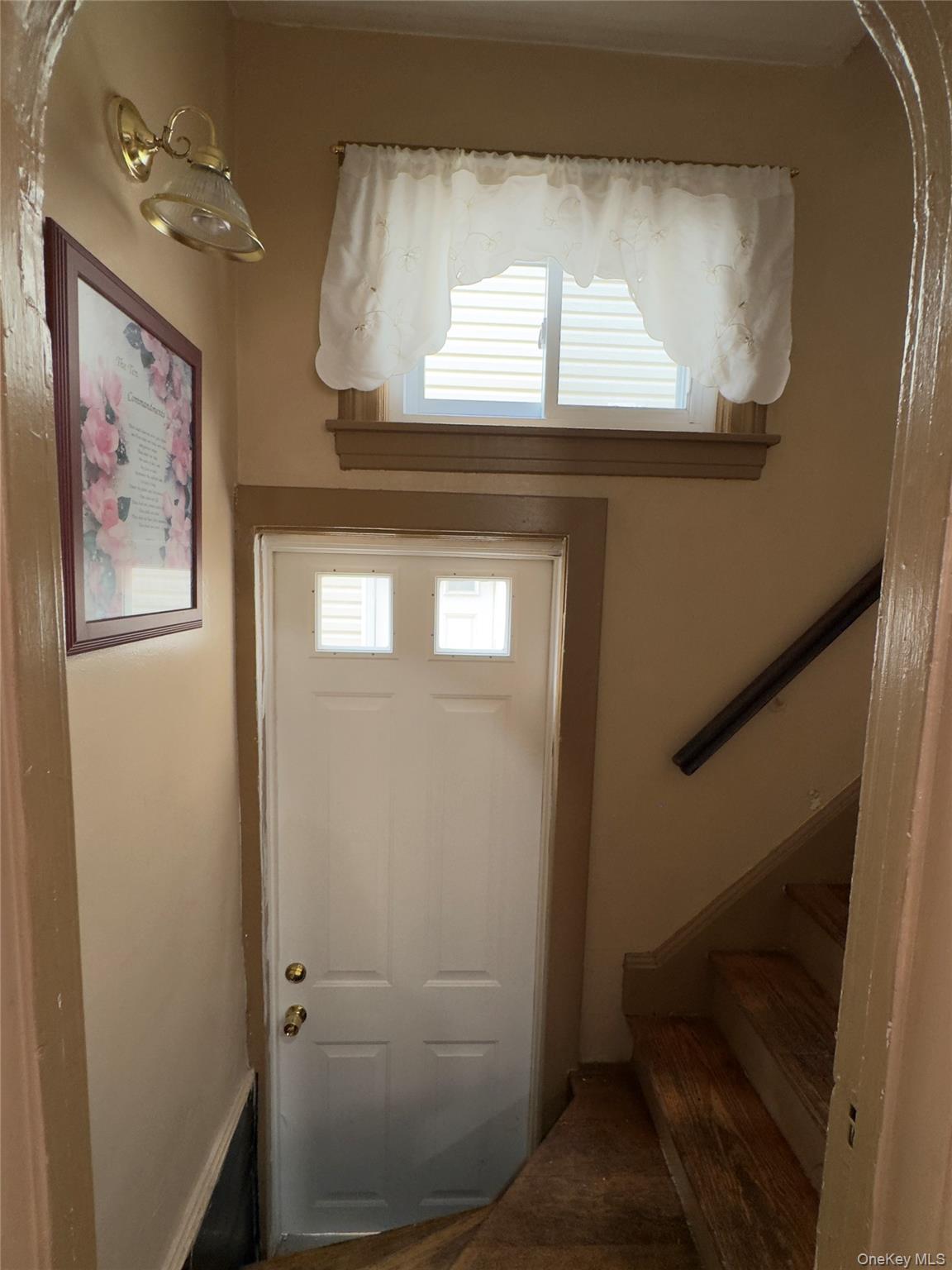 2042 Colonial Avenue Property Photo 15
