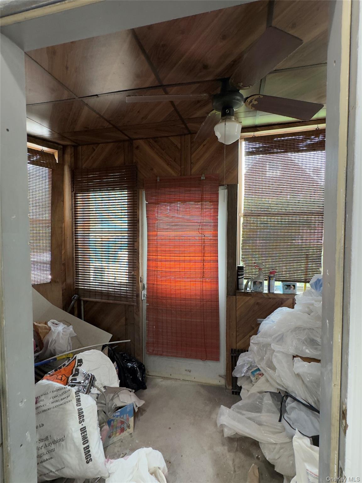 2042 Colonial Avenue Property Photo 17