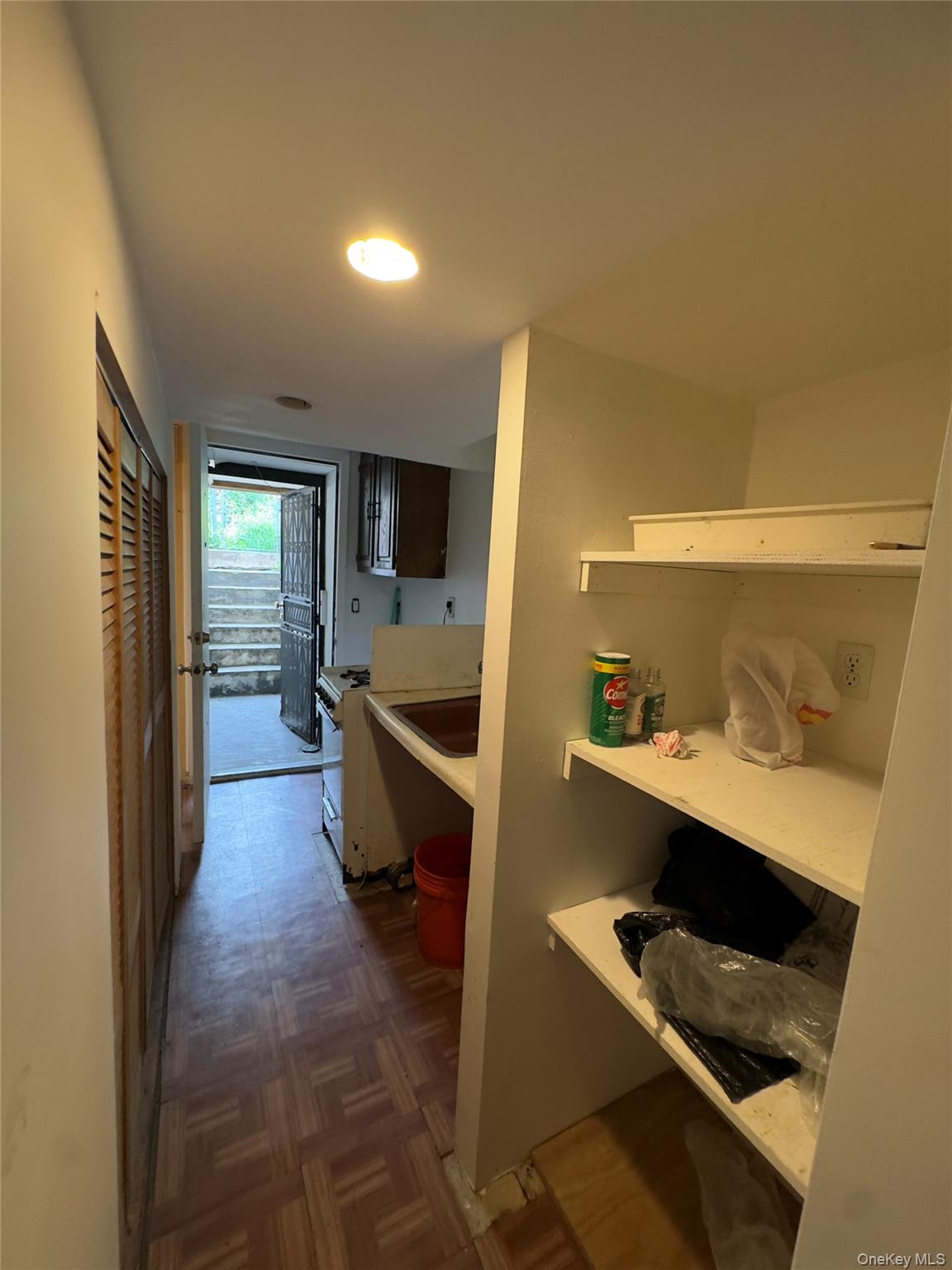2042 Colonial Avenue Property Photo 23