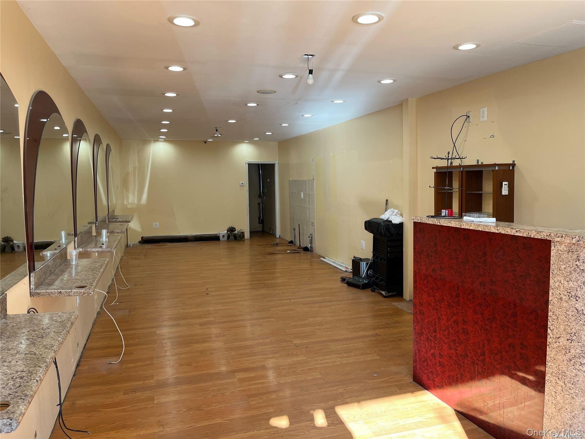 905 W Beech Street Property Photo 2