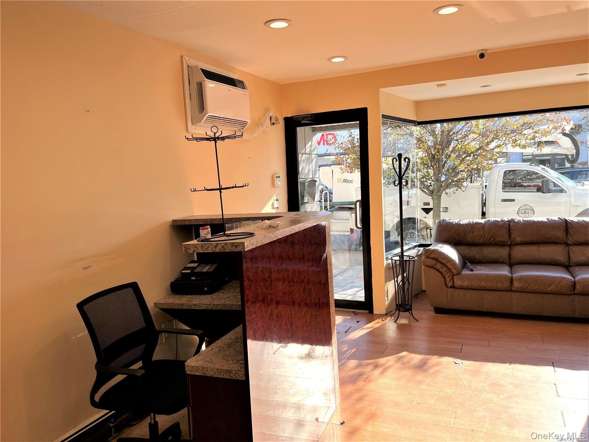 905 W Beech Street Property Photo 5