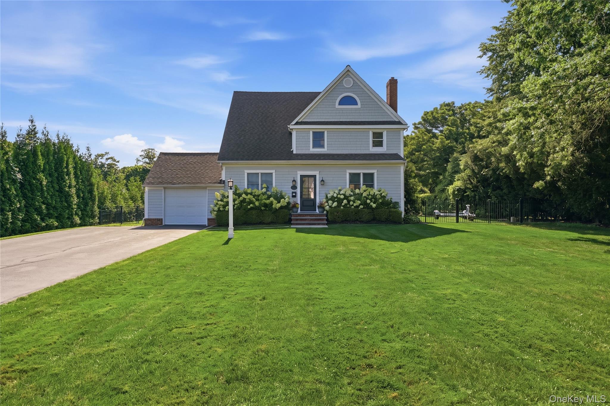 22 S Gillette Avenue Property Photo 2