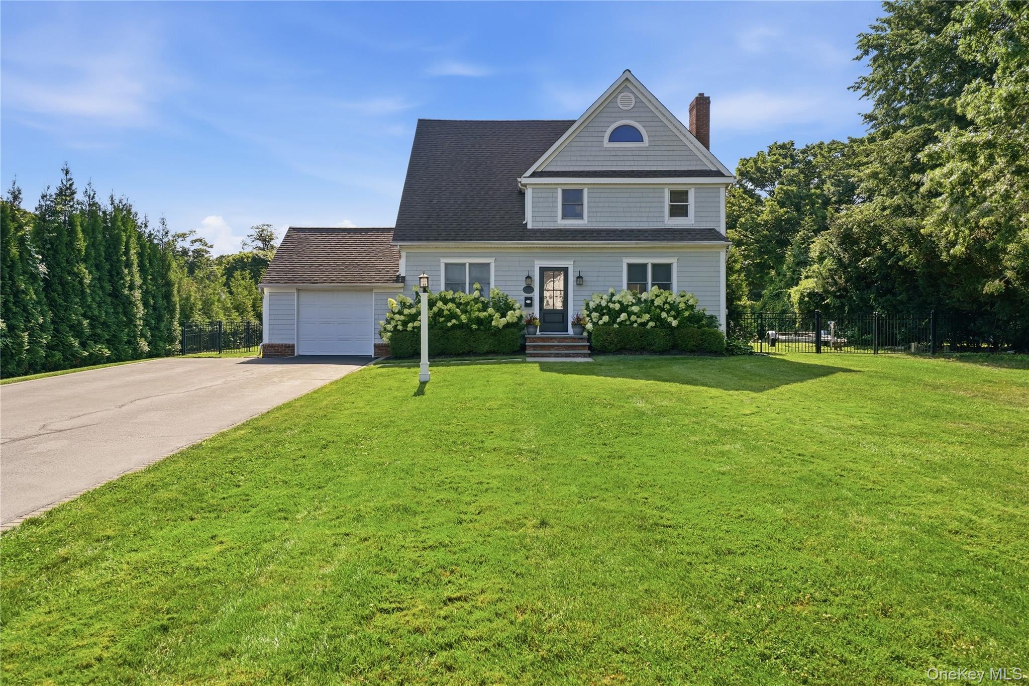22 S Gillette Avenue Property Photo 3