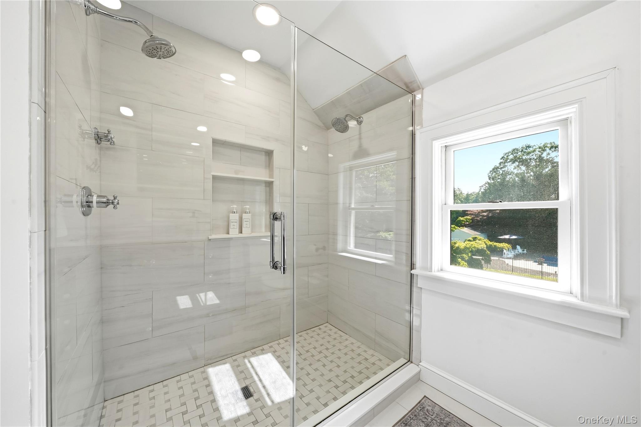 22 S Gillette Avenue Property Photo 33