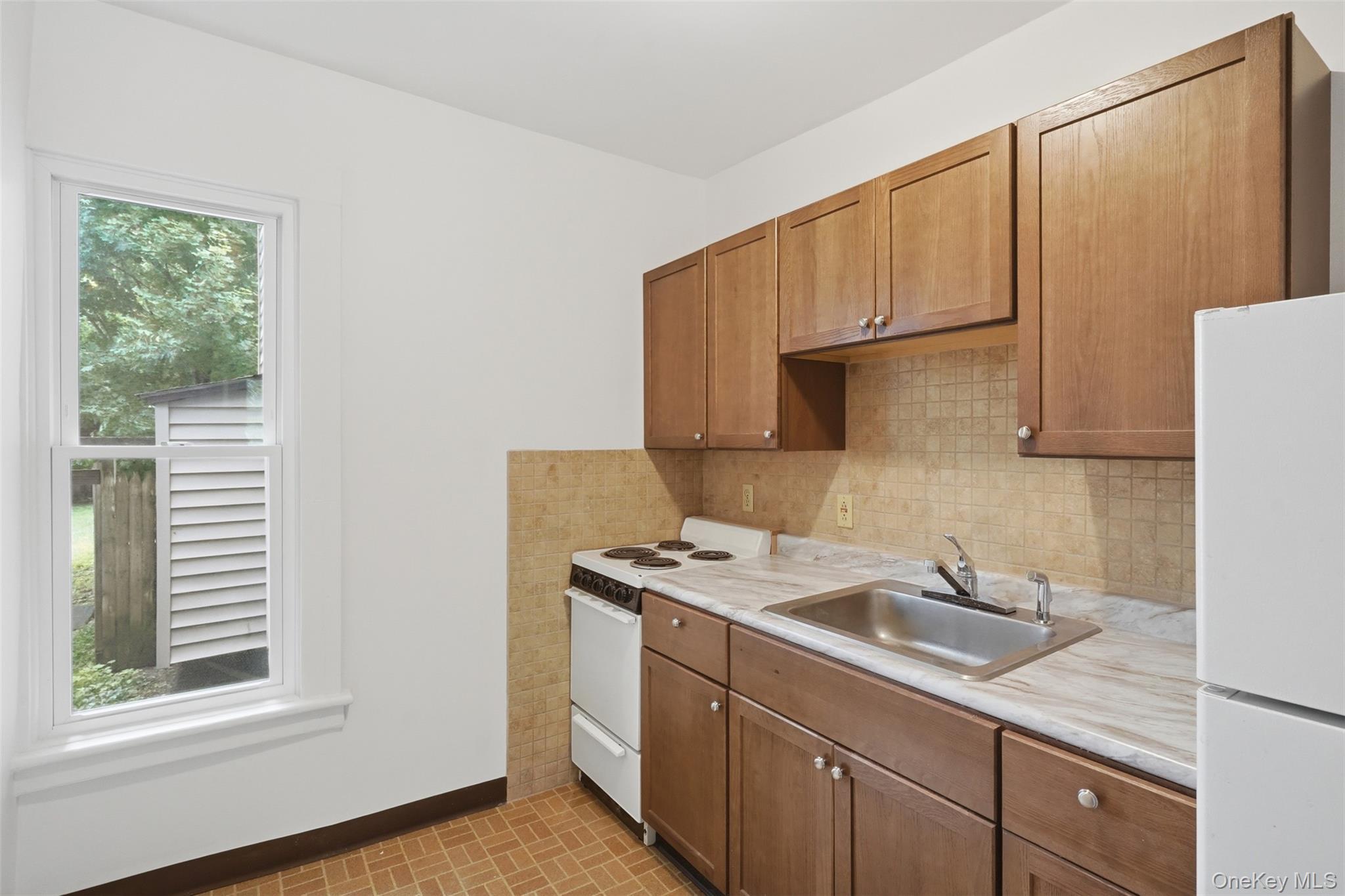 25 Conklin Street Property Photo 9