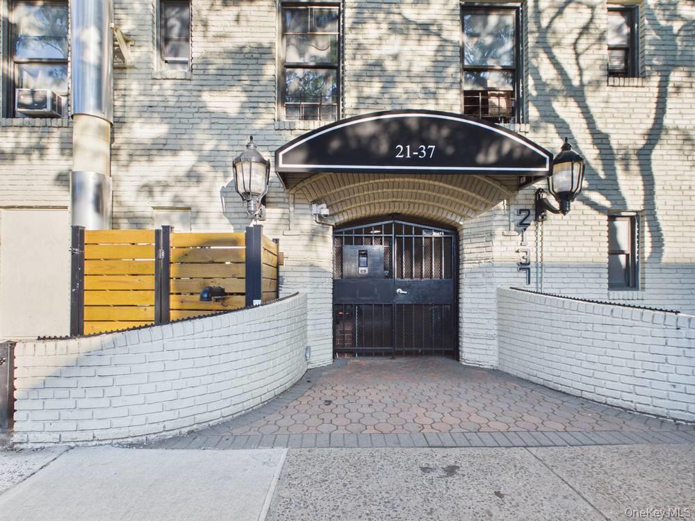 21-37 33rd Street 3D Property Photo 1