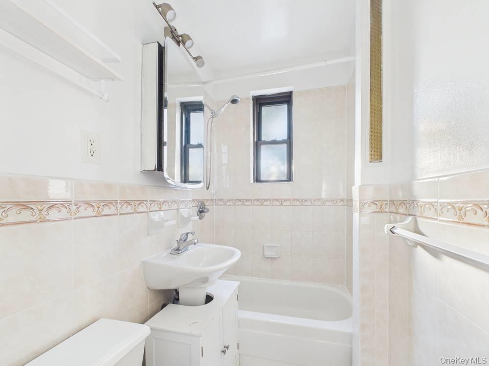 21-37 33rd Street 3d Property Photo 13