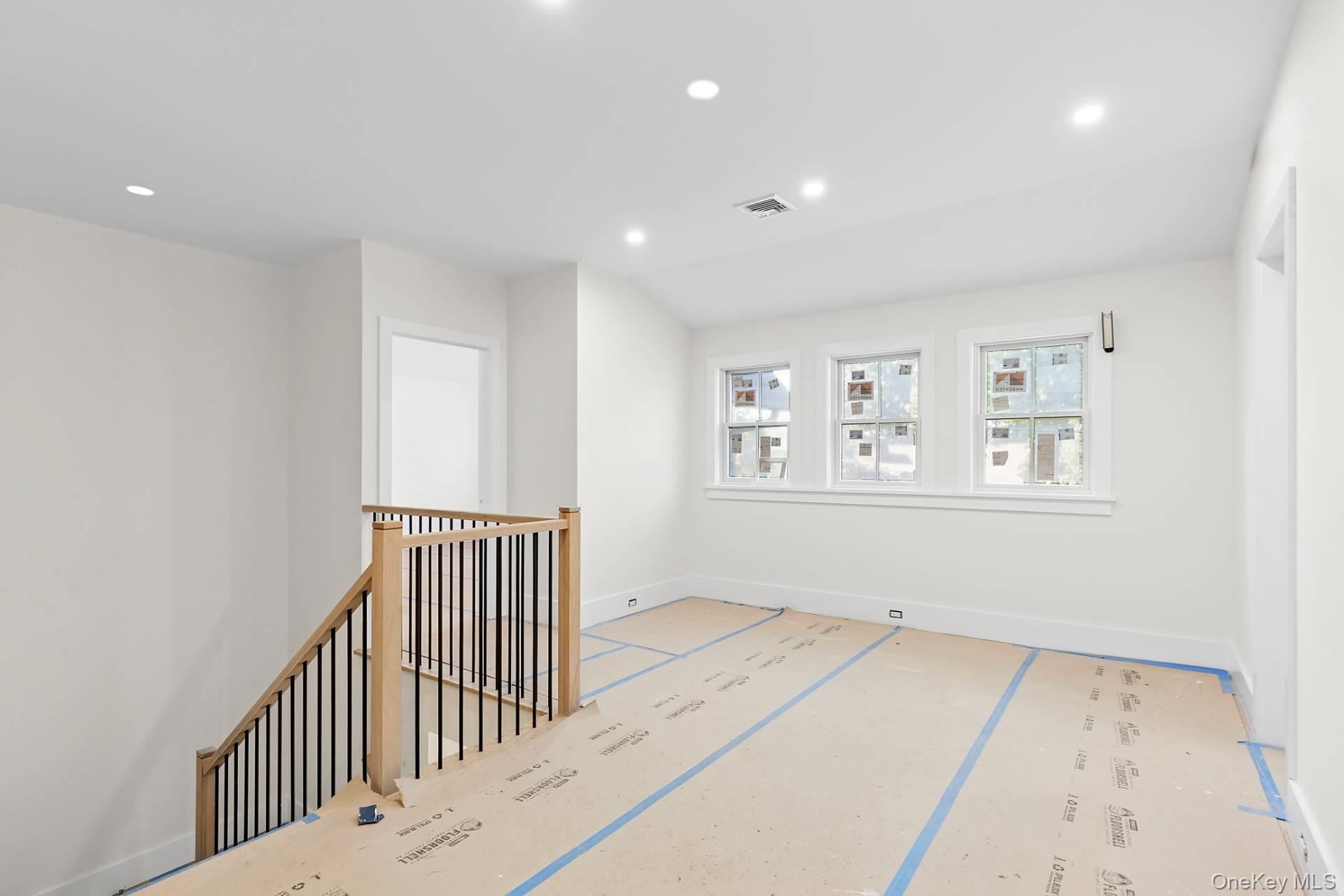 38 N Bay Avenue Property Photo 7