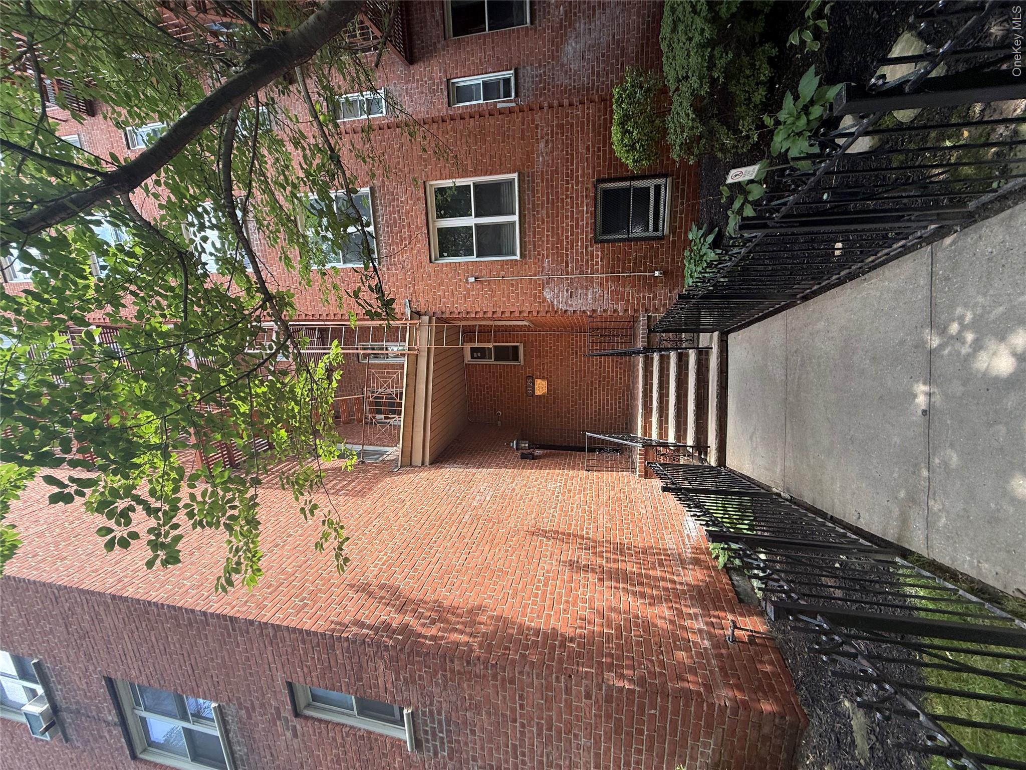 33-15 81st Street 6e Property Photo 2