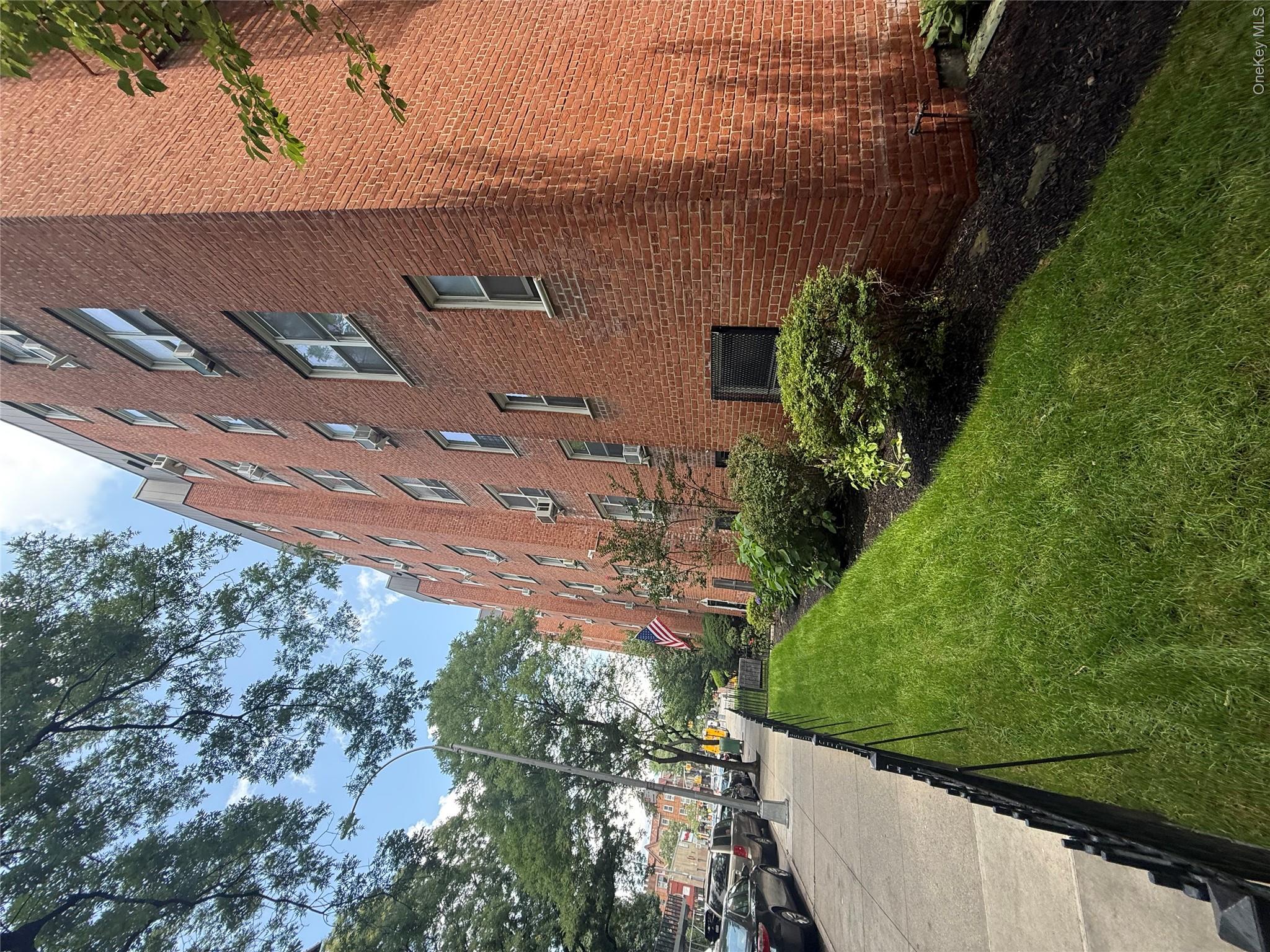 33-15 81st Street 6e Property Photo 3