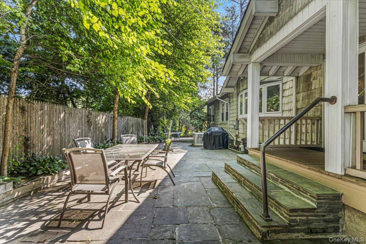 18 Crescent Road Property Photo 3