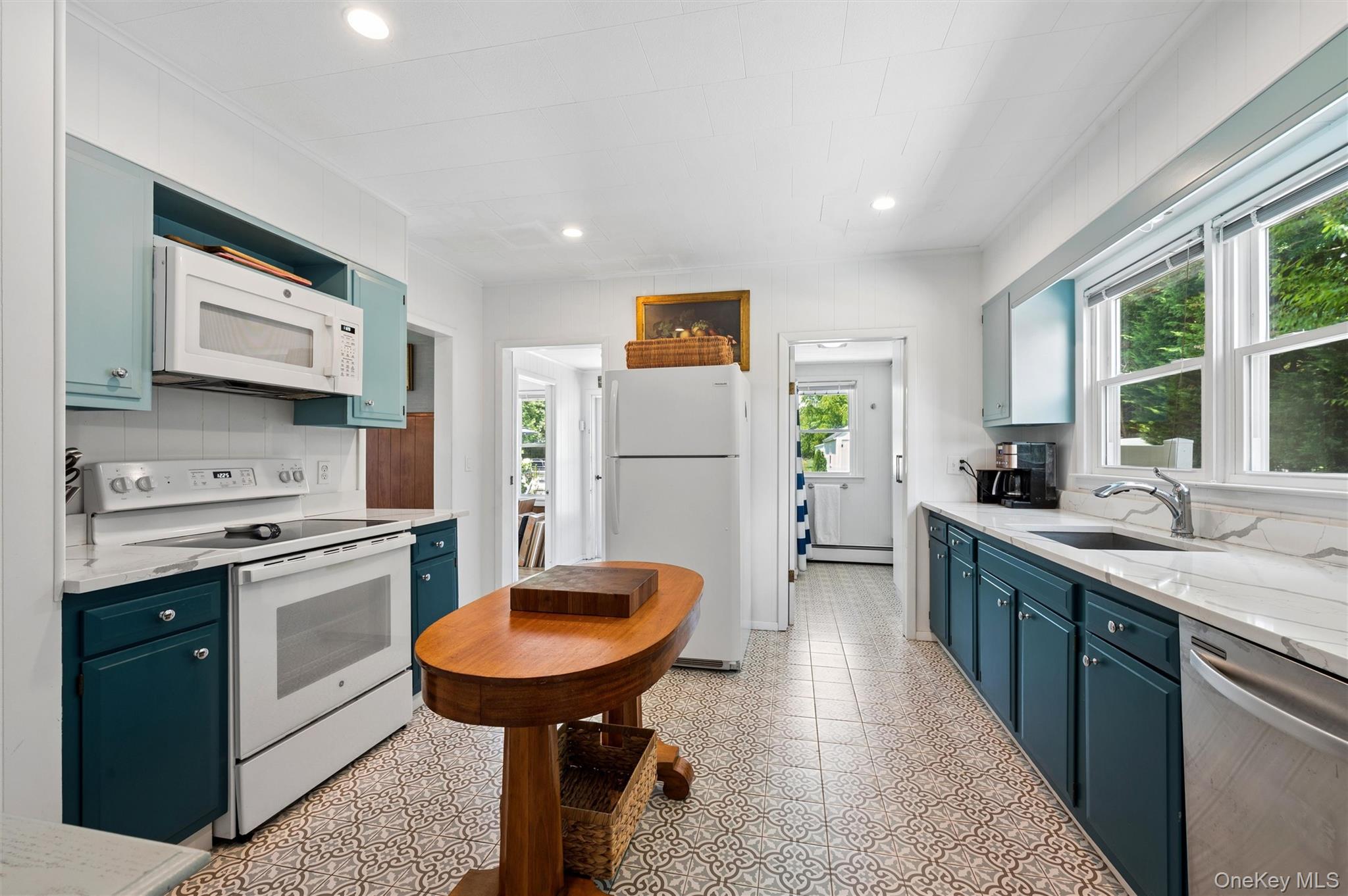15 S Bay Avenue Property Photo 10