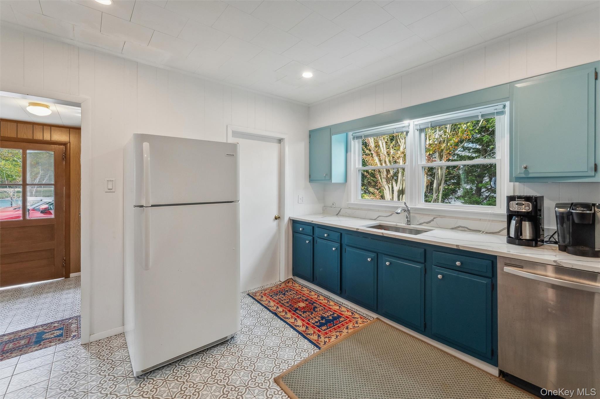 15 S Bay Avenue Property Photo 11
