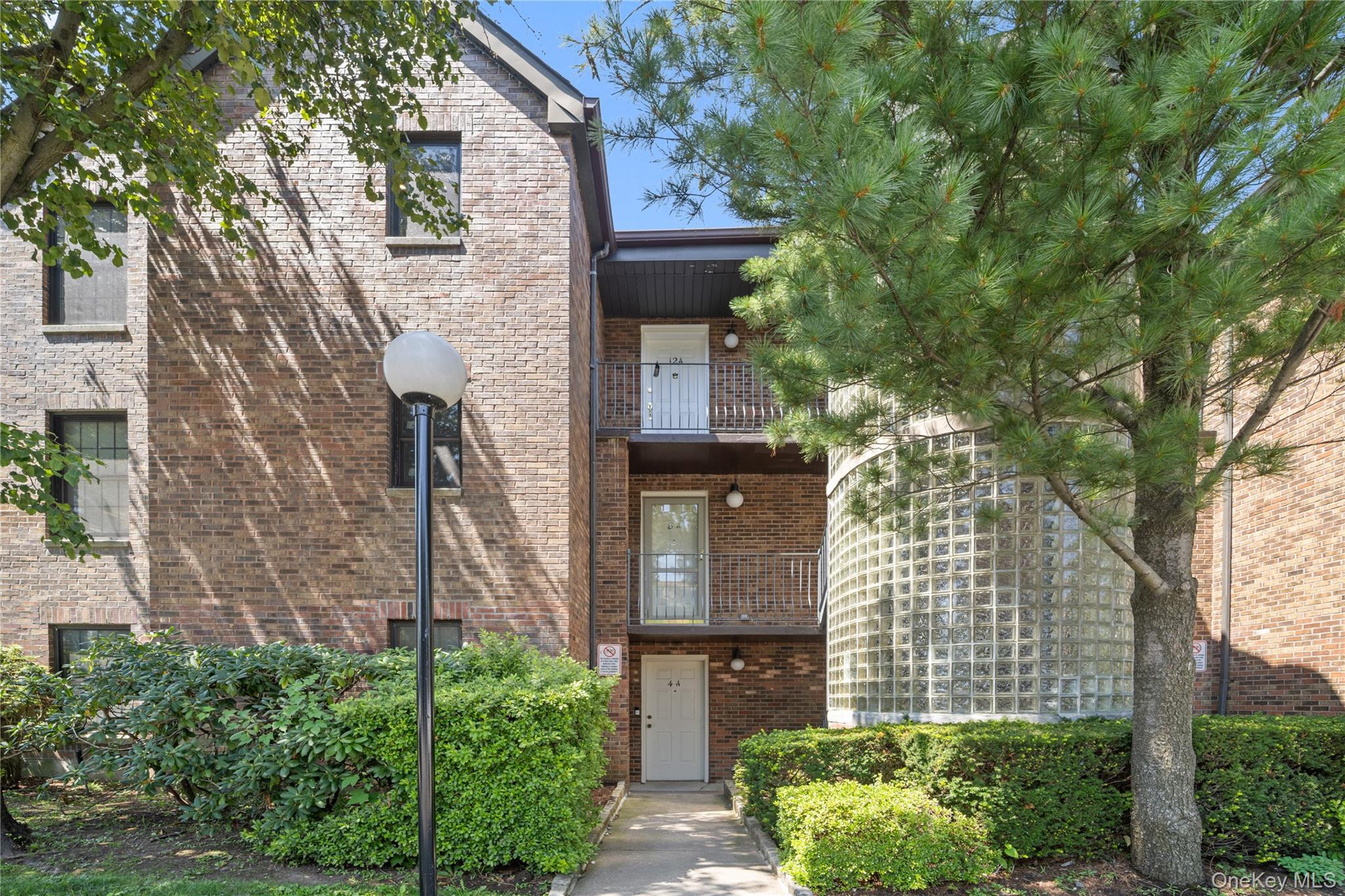 180 Davis Avenue 12a Property Photo 3