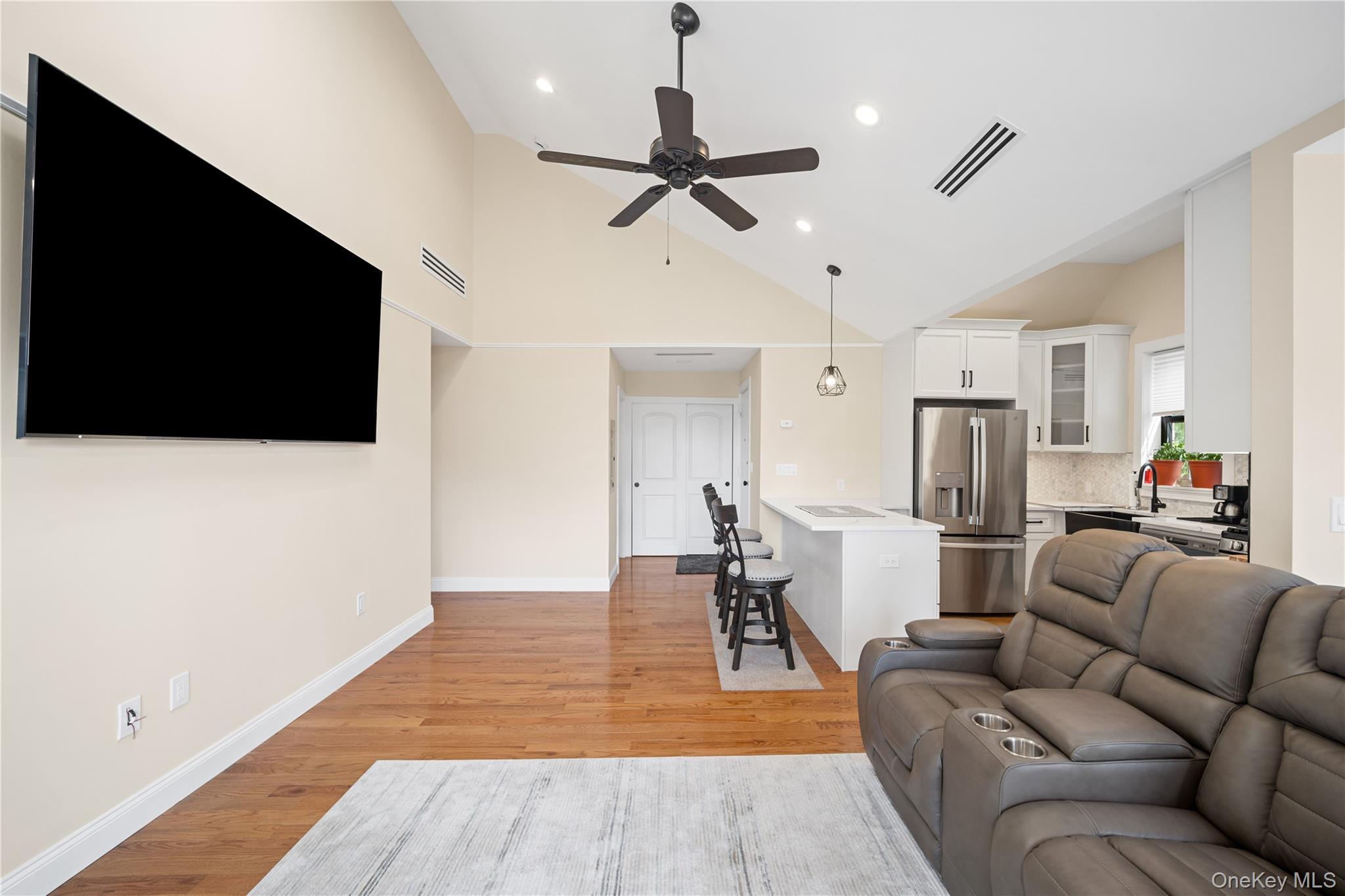 180 Davis Avenue 12a Property Photo 7