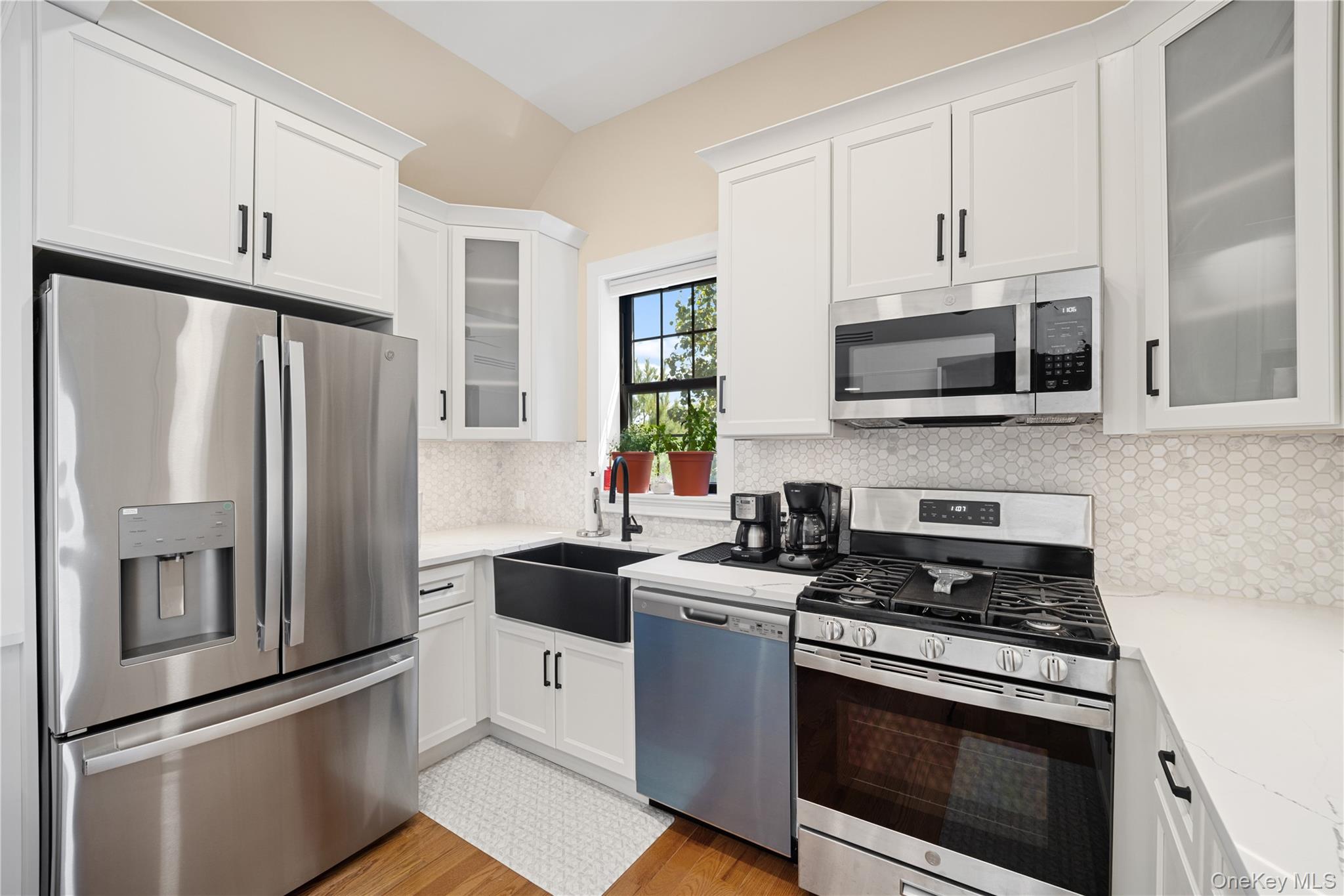 180 Davis Avenue 12a Property Photo 10