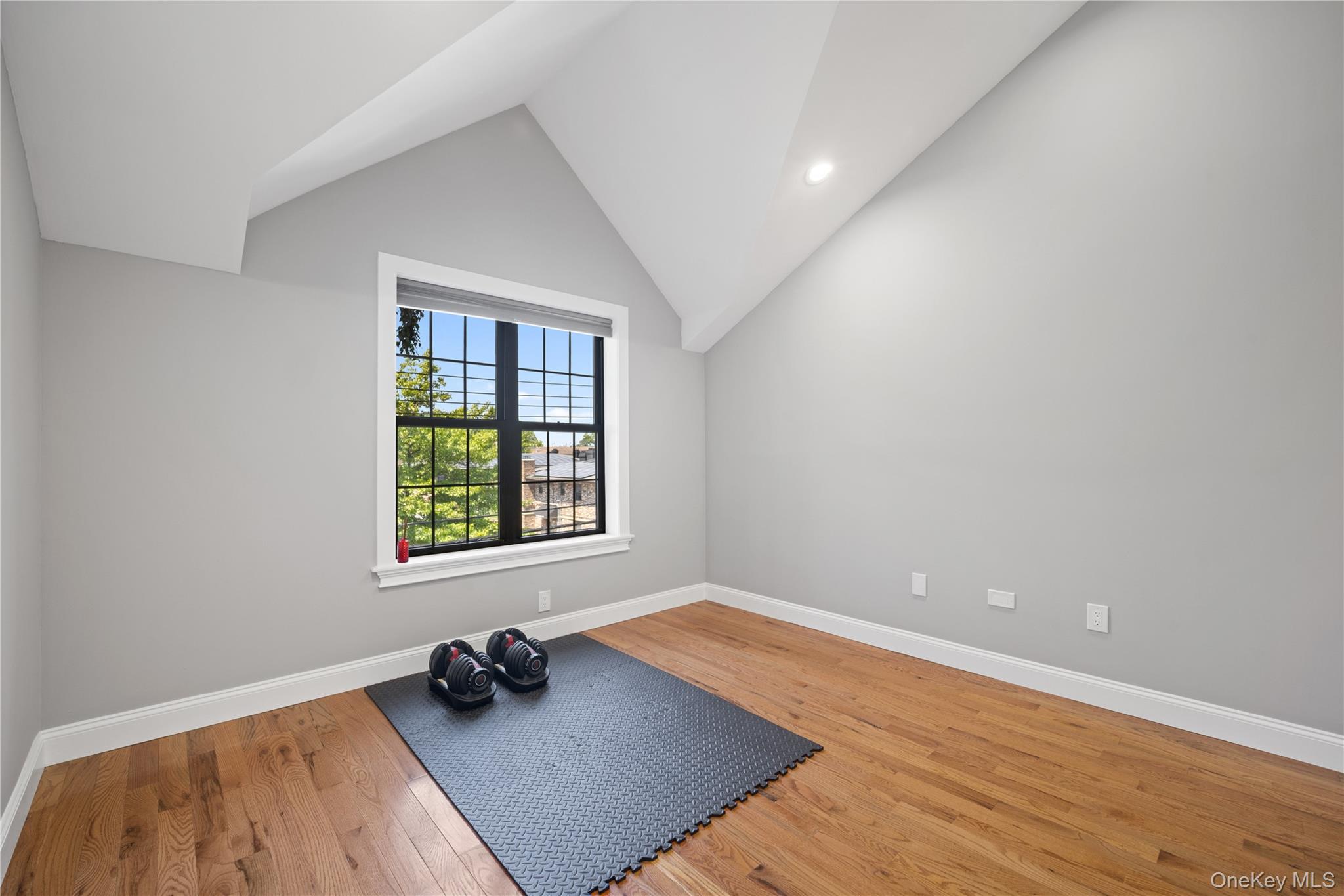 180 Davis Avenue 12a Property Photo 22