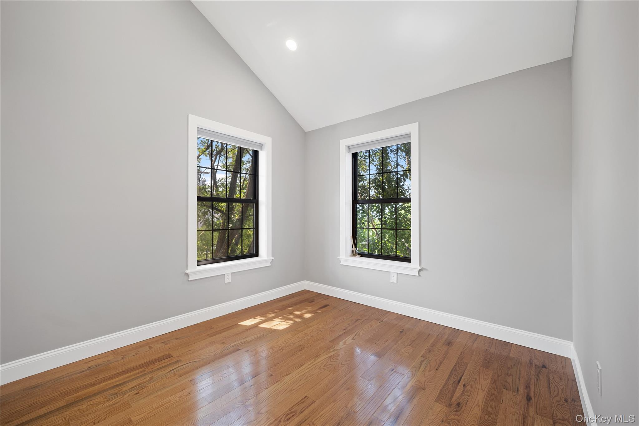 180 Davis Avenue 12a Property Photo 24
