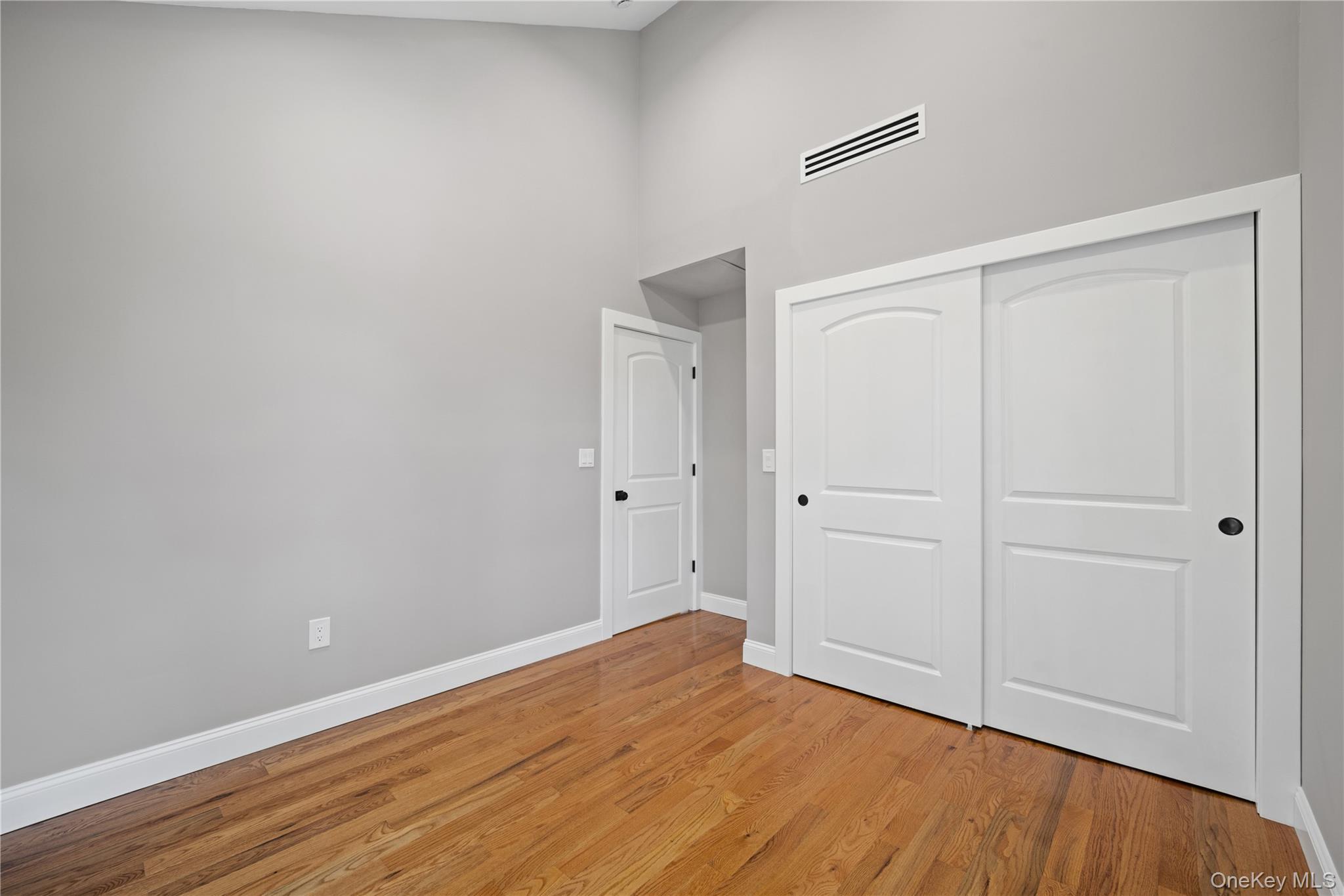 180 Davis Avenue 12a Property Photo 25