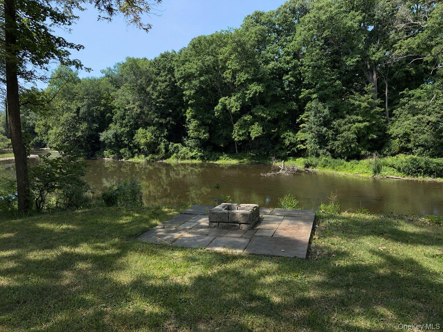 1945 New Hackensack Road Property Photo 6