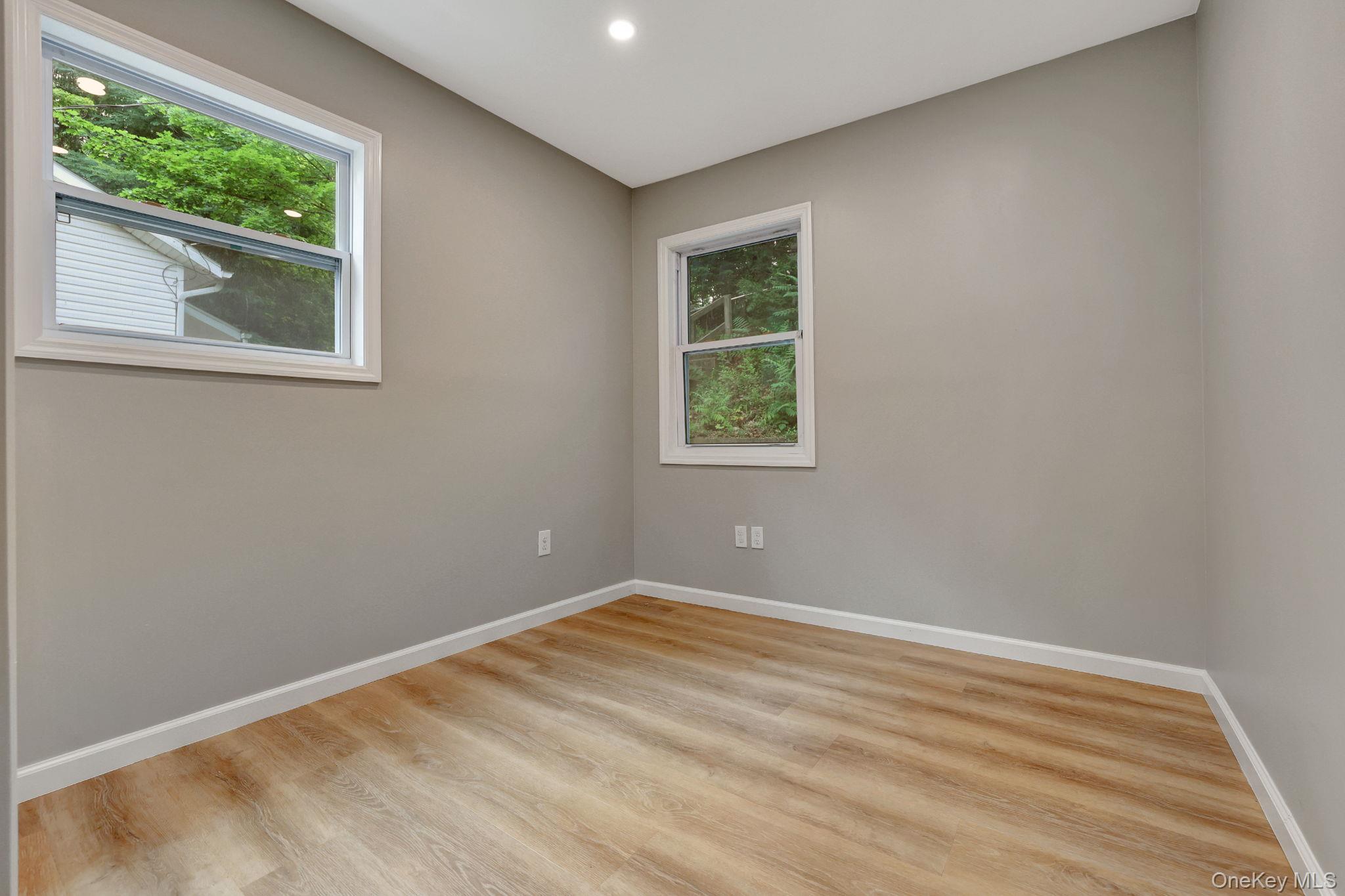 1945 New Hackensack Road Property Photo 14