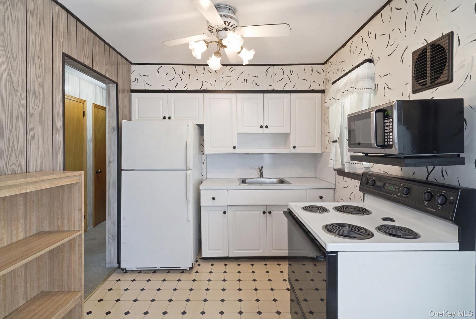 695 Eileen Court Property Photo 6