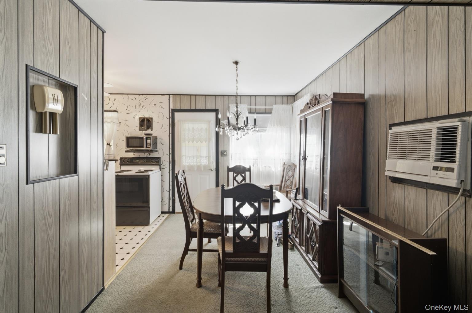 695 Eileen Court Property Photo 8