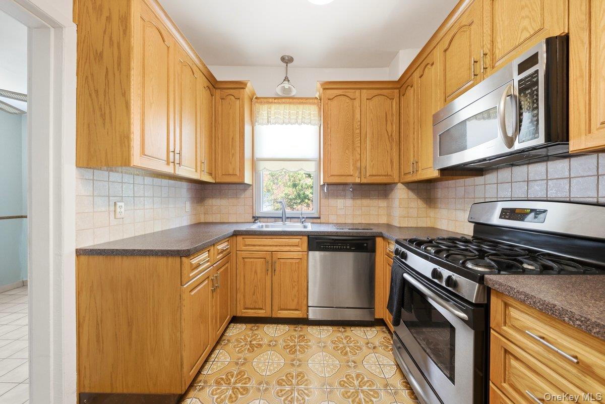19 Ridgewood Avenue Property Photo 8