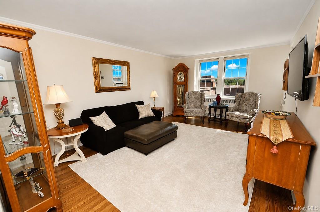 253 Garth Road 6F Property Photo 1